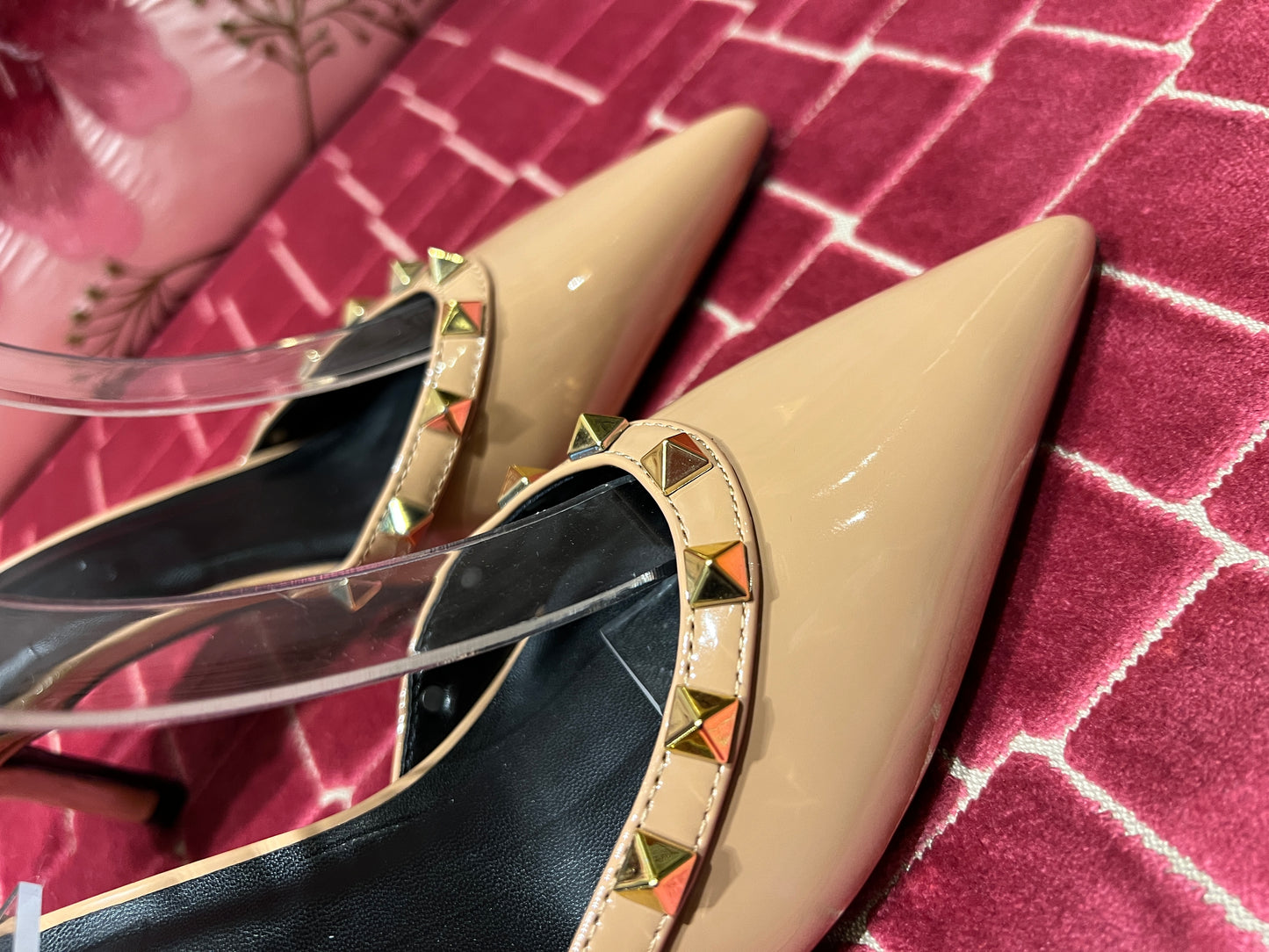 Slingback ecopelle nude con borchie