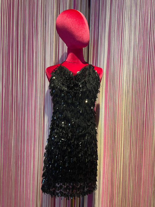 The room abito corto nero con frange dí paillettes scollato dietro