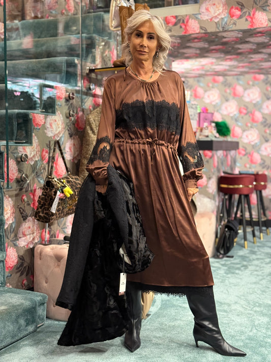 Pink memories abito marrone con pizzo nero manica lunga