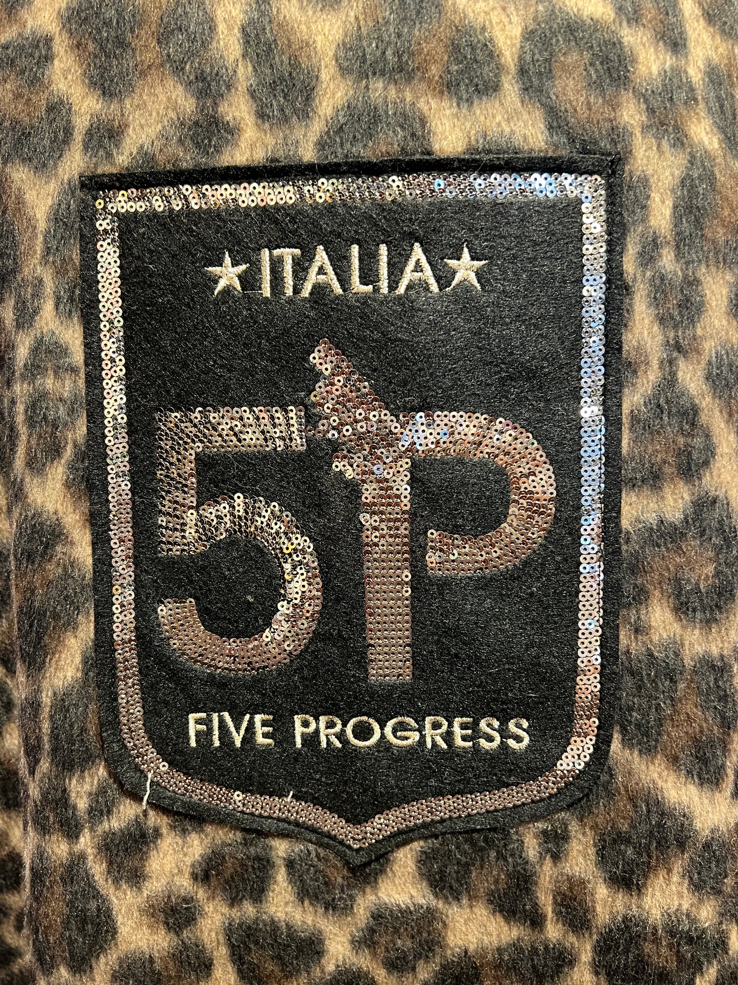 5 Progress cappotto lungo maculato  con patch di paillettes