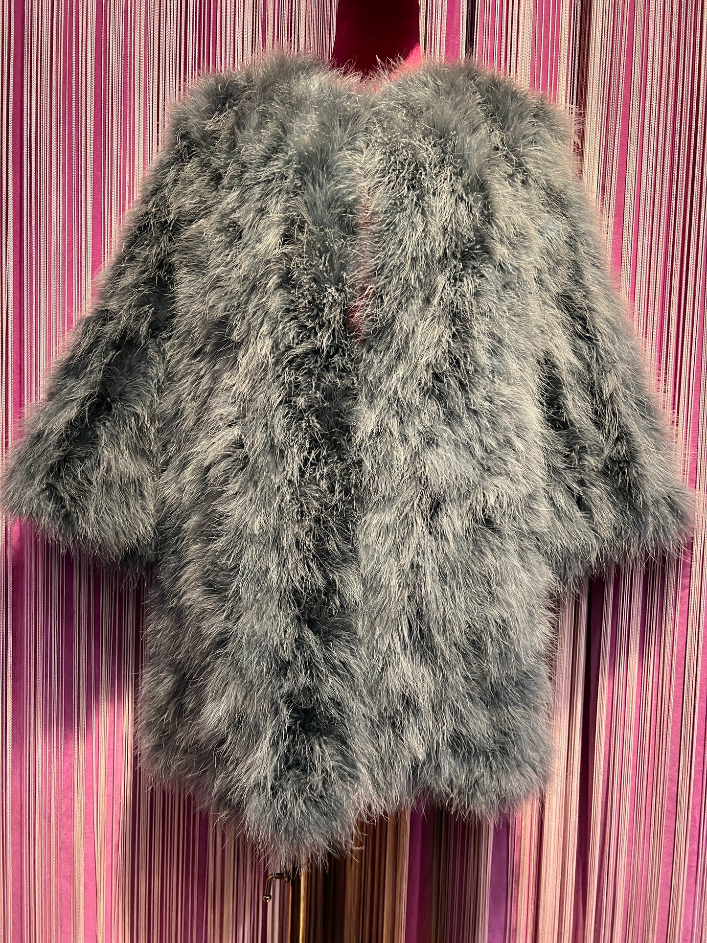 11 Love is glamour cappotto piume grigio chiaro maniche 3/4