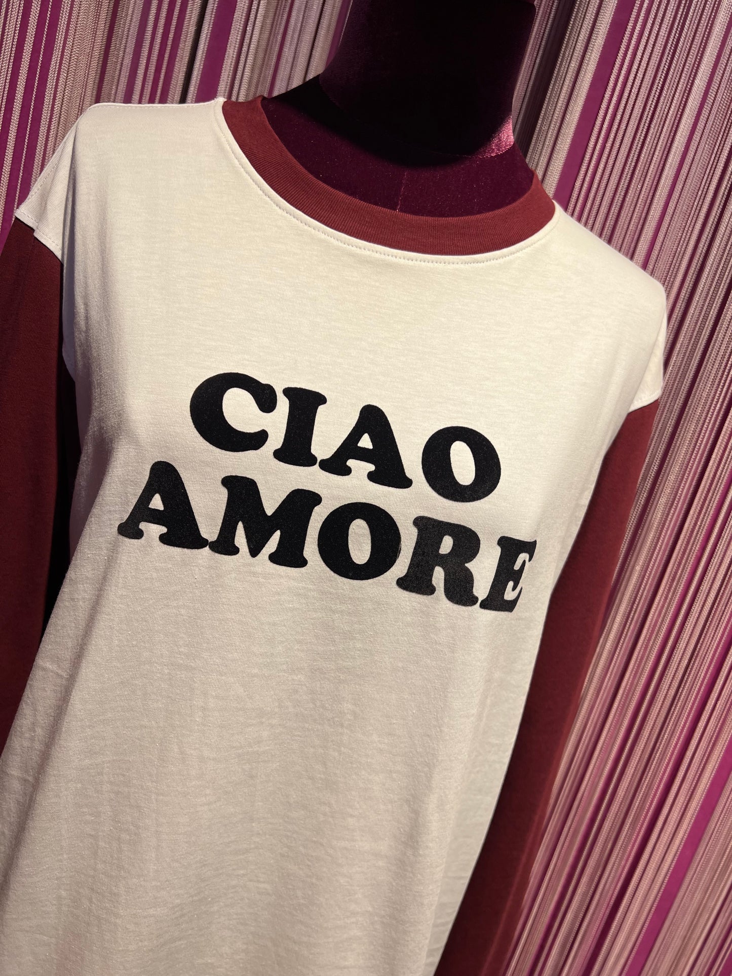 Giada Benincasa t-shirt over manica lunga bordeaux e bianco ciao amore