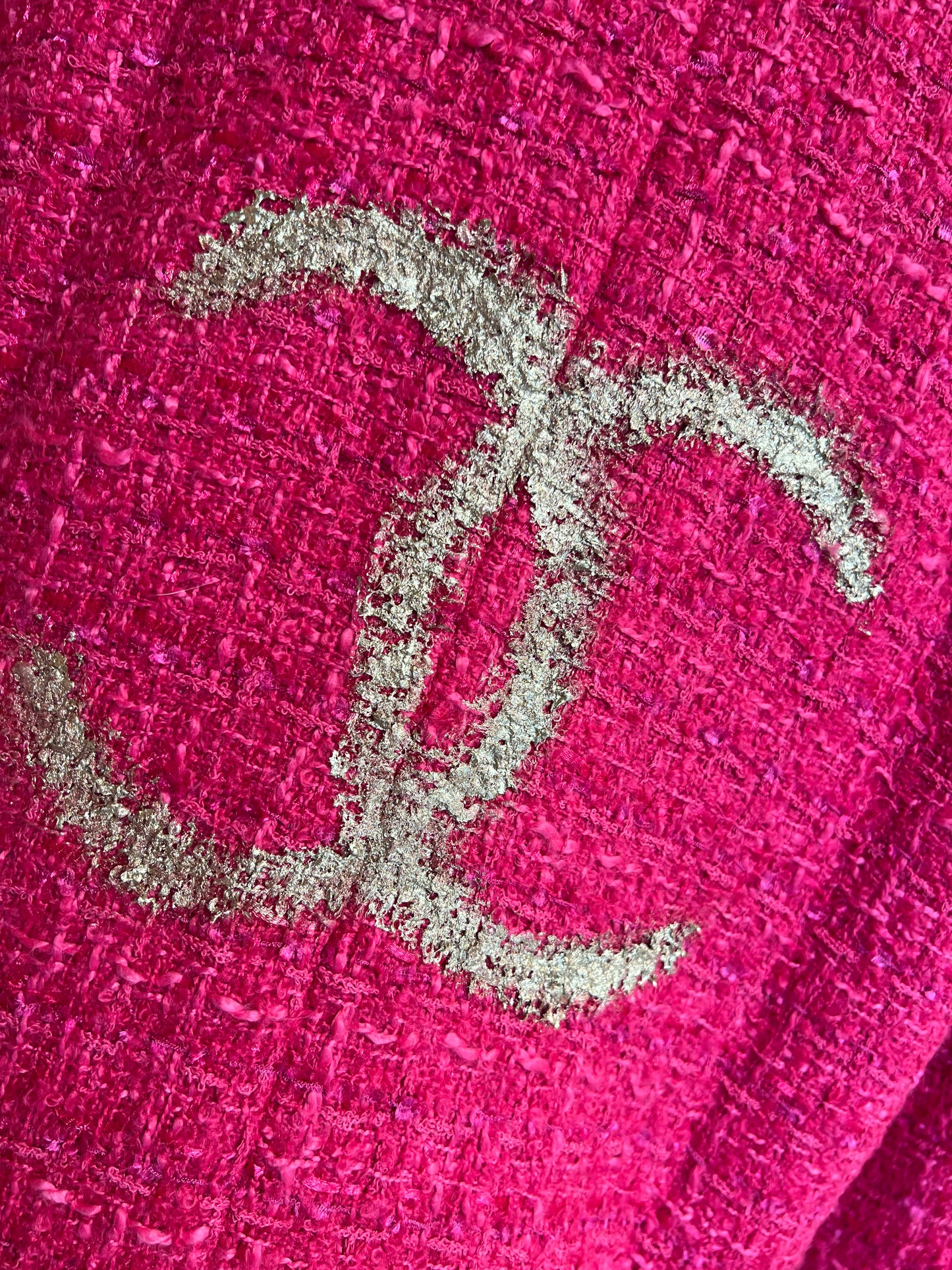 ABpink🩷 giacca in tweed boucle’ rosa fucsia con applicazioni perle e spille