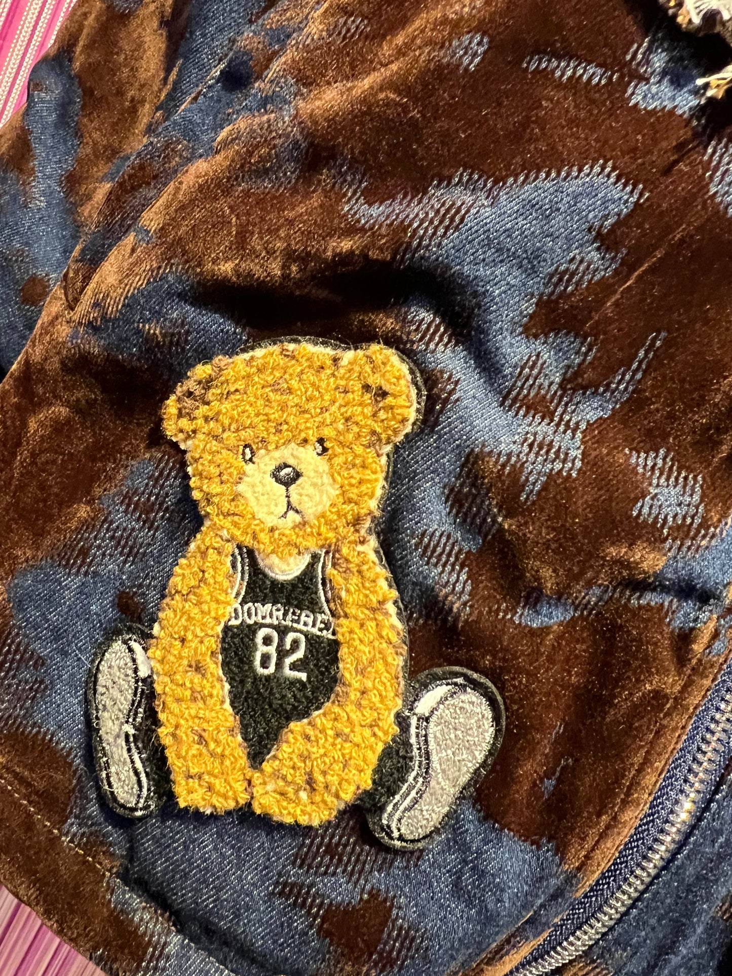 ABpink 🩷vellutina.giubbino velluto con interno in ecopelliccia ,colletto rimovibile, applicazioni patch teddy in micro paillettes , teddy in tessuto e patch cristalli