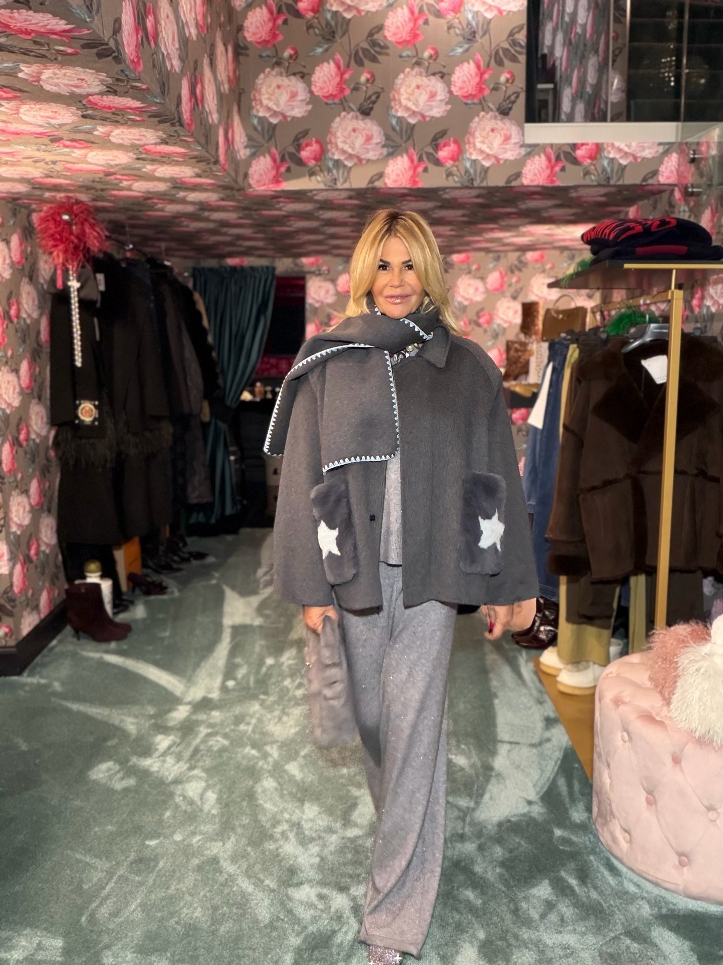 The room completo grigio maglia e pantalone pois cristalli