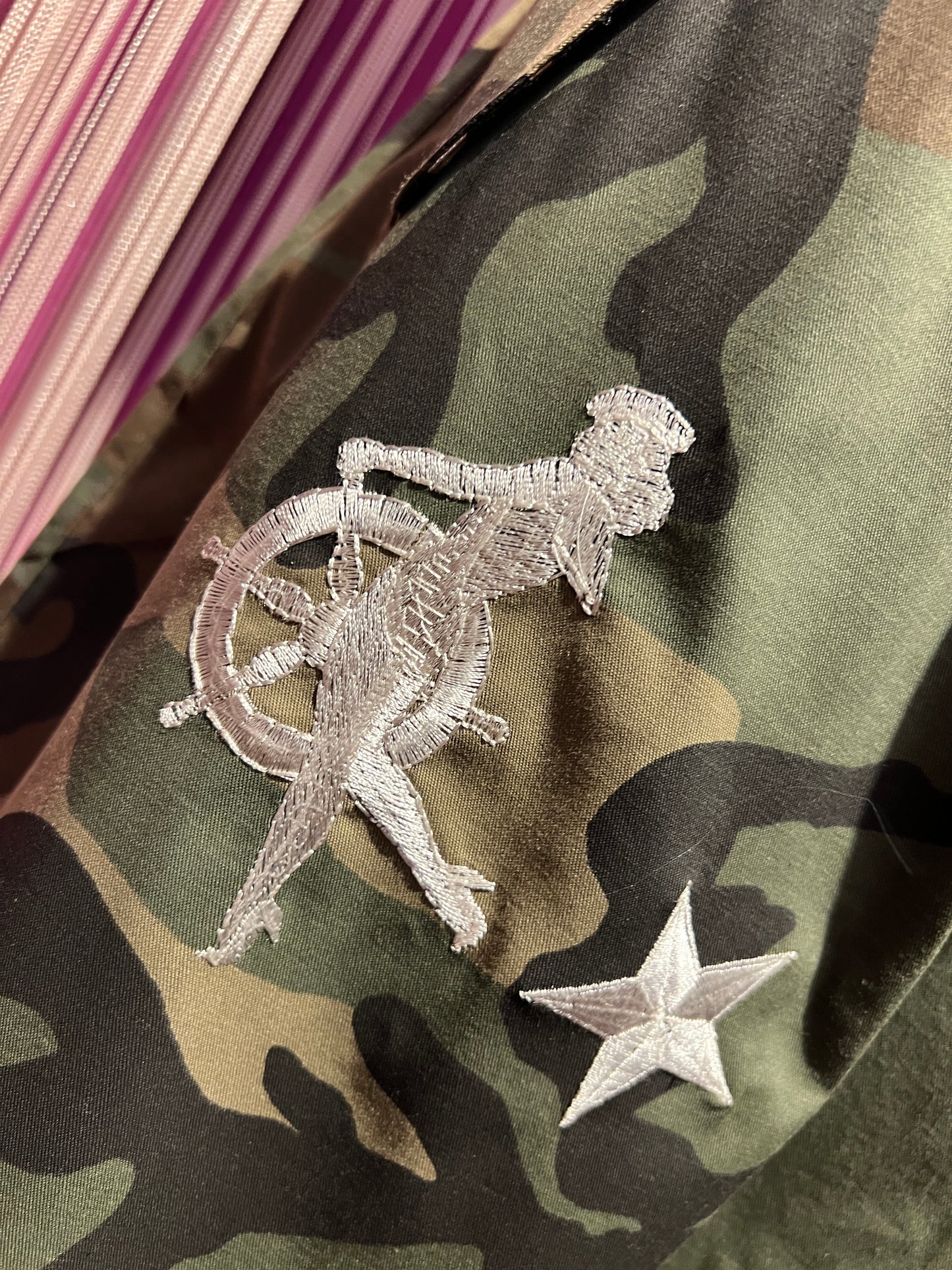 5 Progress pantalone cargo camouflage con ricami tattoo