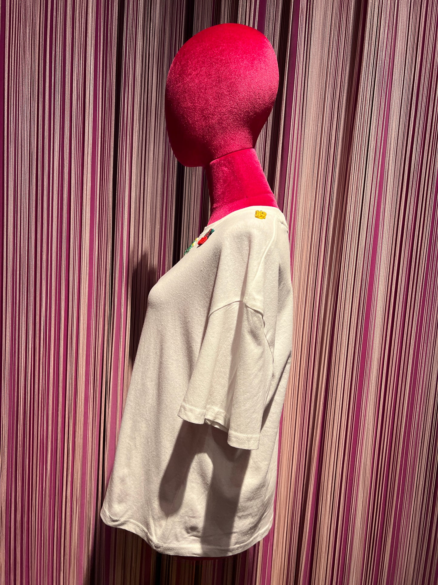 The room t shirt cotone bianco con applicazione frutta