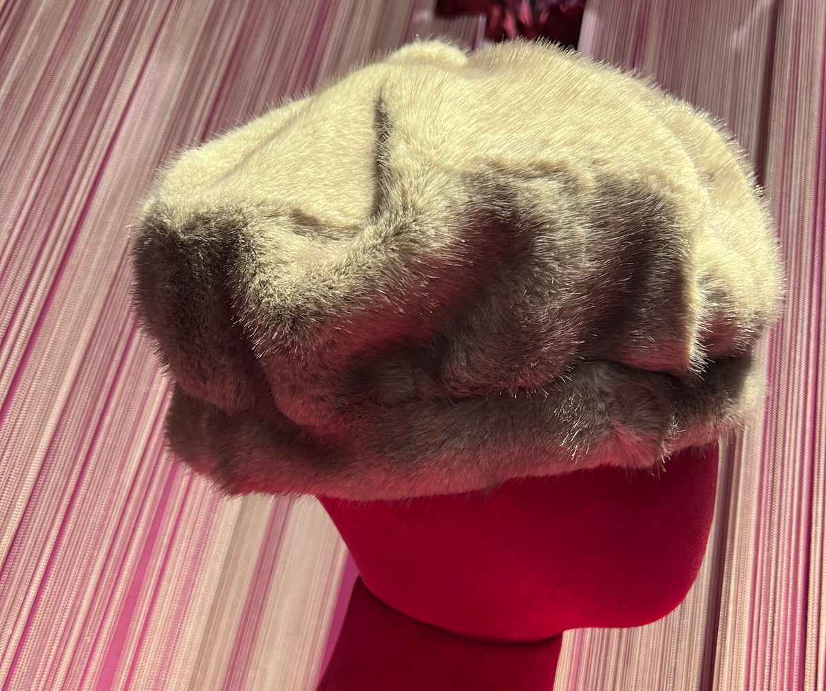 The room cappello in simil pelliccia grigio chiaro, misura regolabile