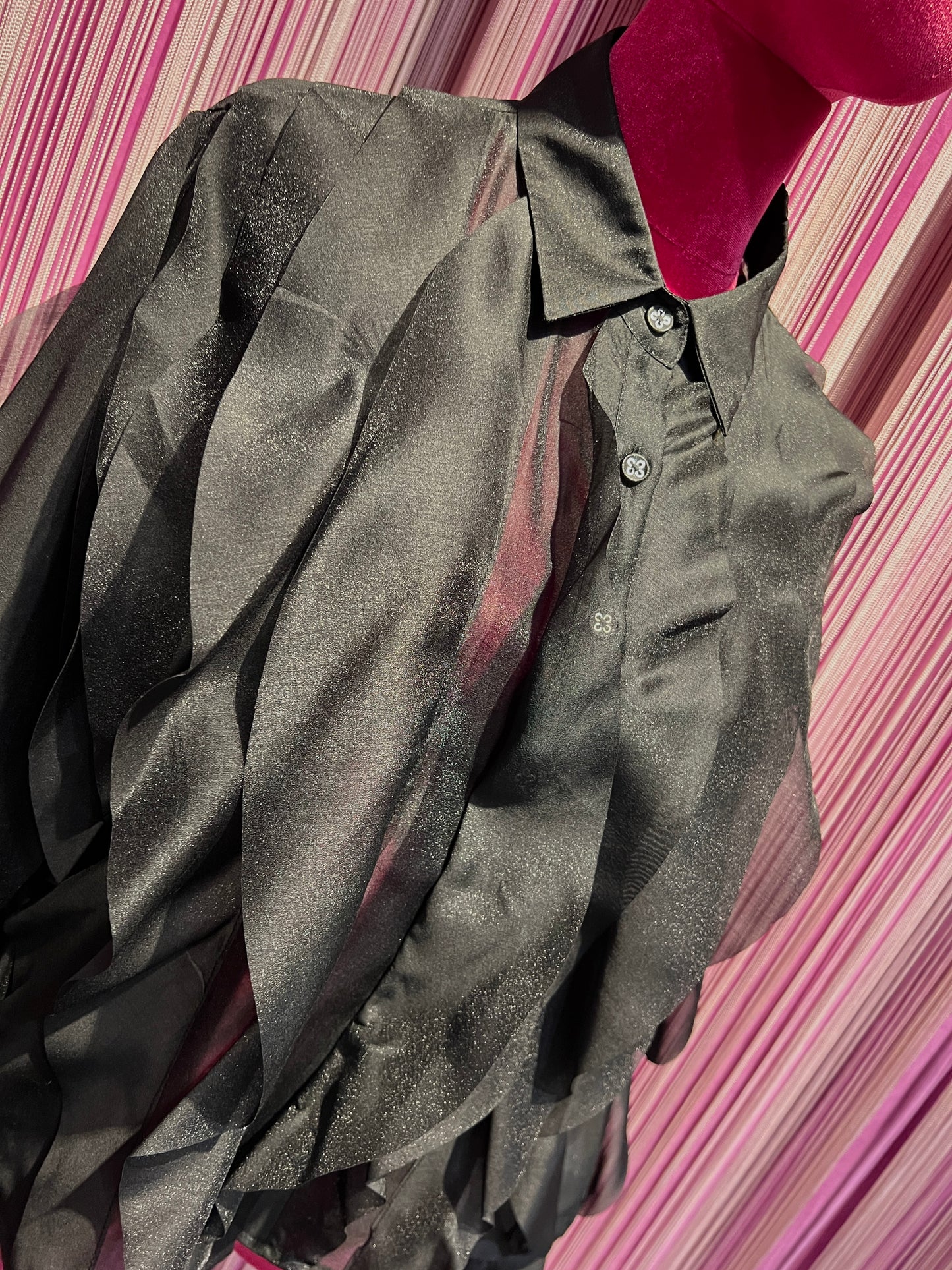 Amosa camicia nera
