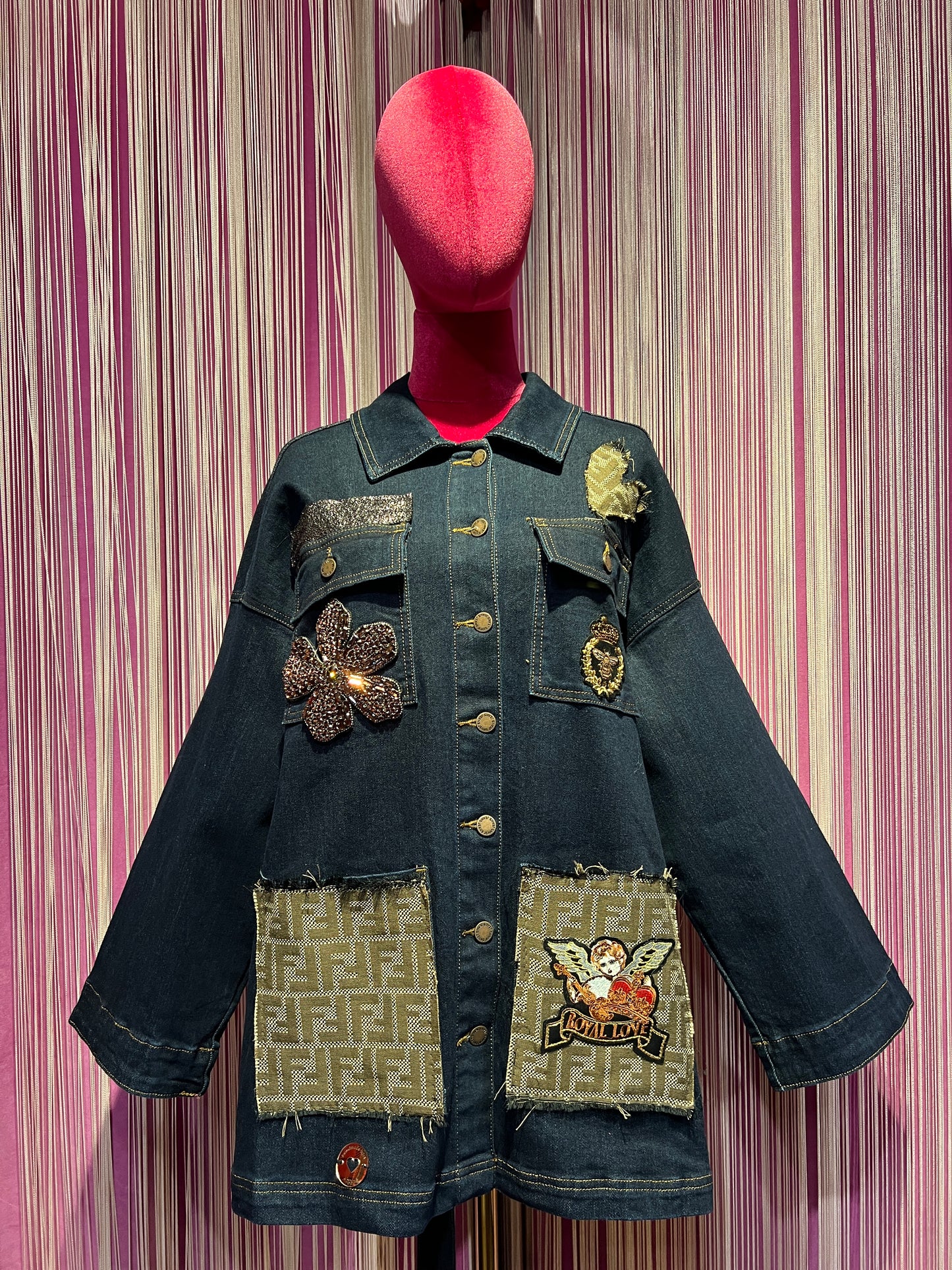 ABpink 🩷 giacca denim con cintura patch royal love e fiore perline