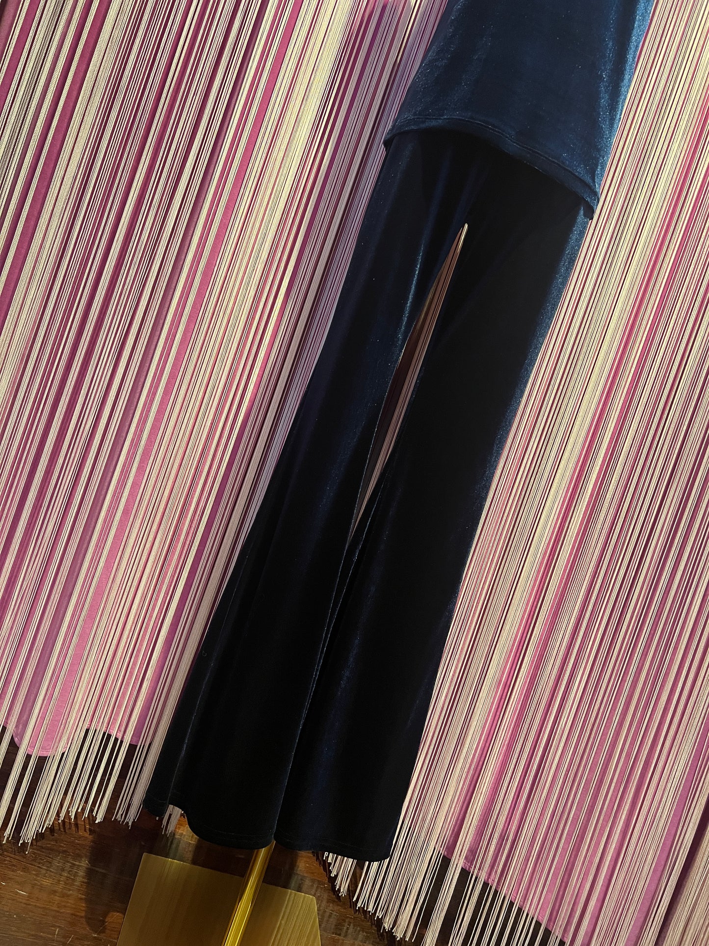 Don’t @me completo blu top e pantalone a zampetta in velluto liscio