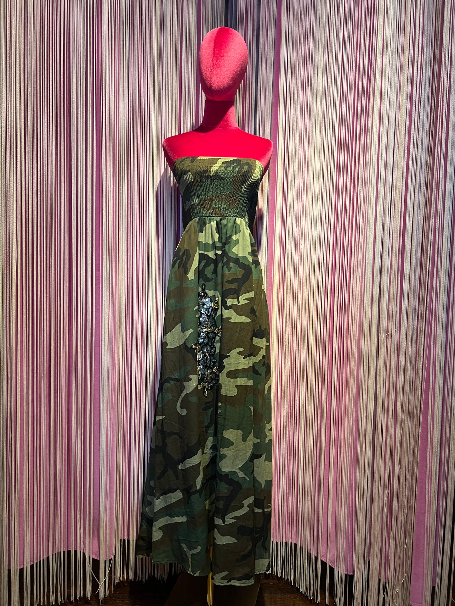 Mon amour Paris abito a fascia elastica camouflage con applicazione fiore paillettes