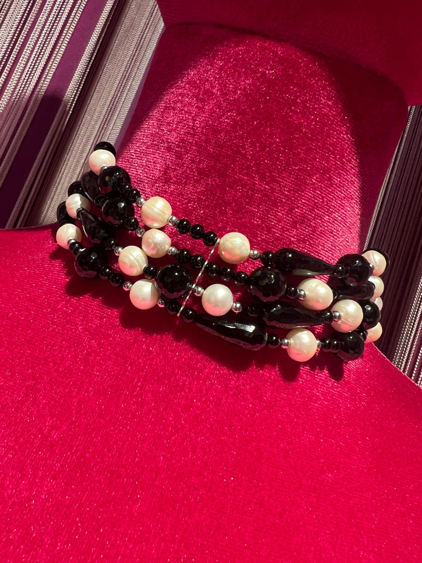 Choker pietre dure nere e perle
