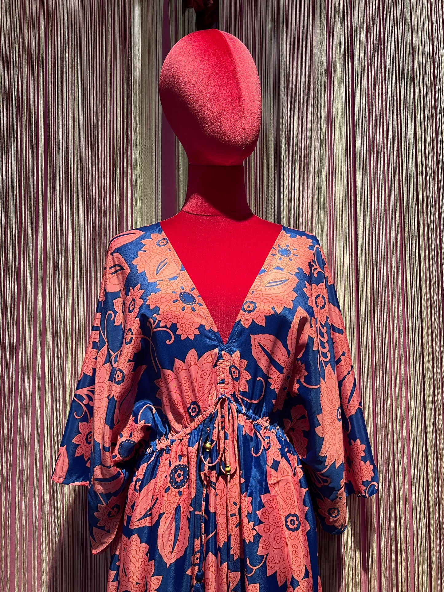 Mon amour Paris abito lungo con balze in seta scollato fantasia floreale azzurro e rosa