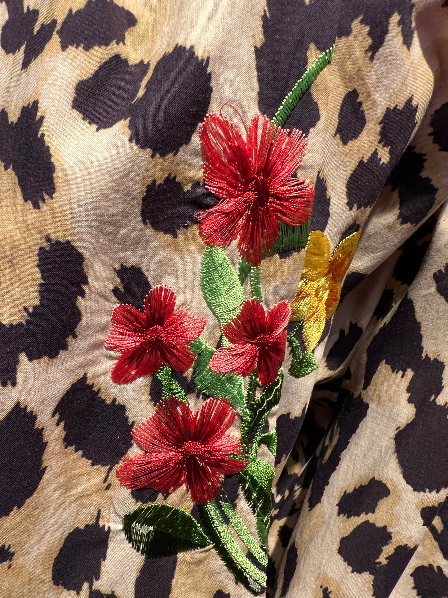 5 Progress abito lungo maculato con fiori ricamati , spacchi laterali , vestibilita’ over