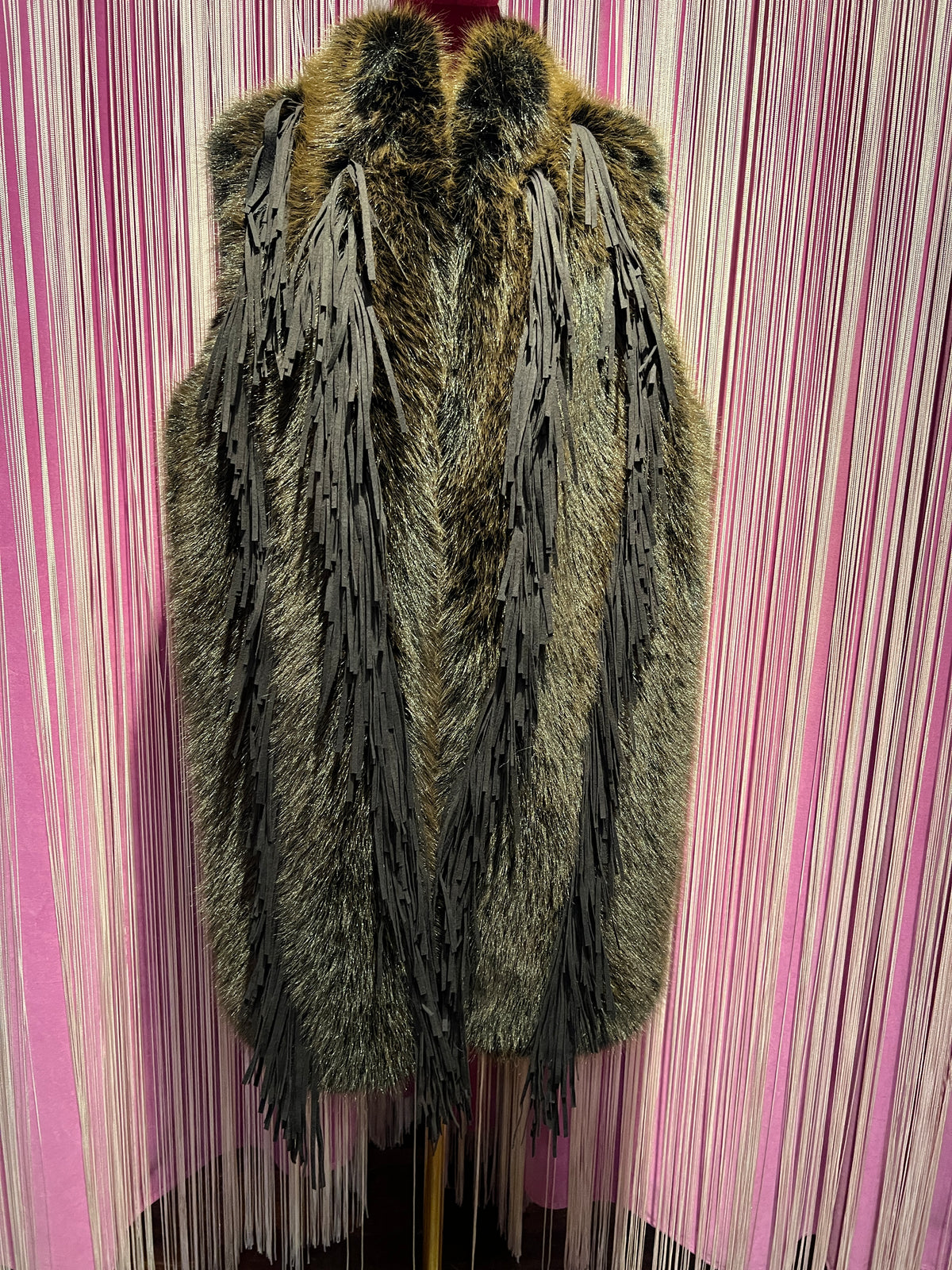 Uncommon gilet di simil pelliccia con frange marrone vestibilita’ over