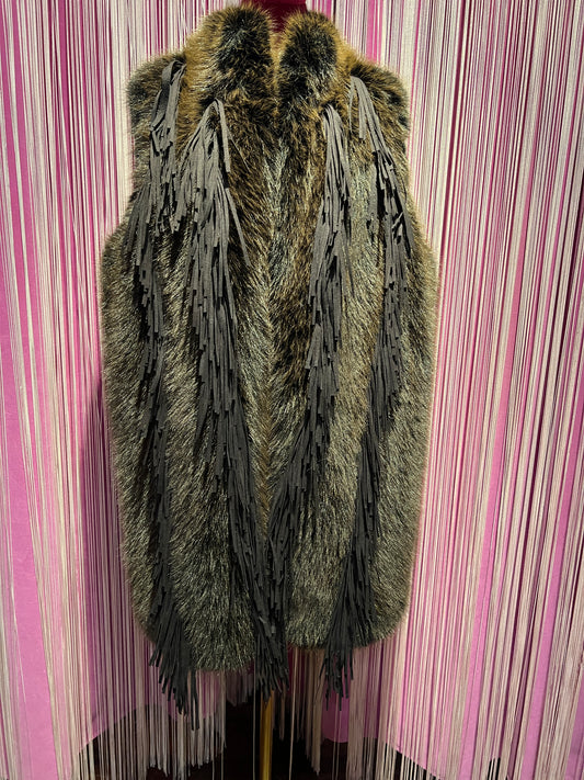 Uncommon gilet di simil pelliccia con frange marrone vestibilita’ over