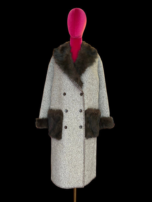 Front street cappotto lungo con collo e polsi rimovibili in pelliccia ,mélange marrone e bianco