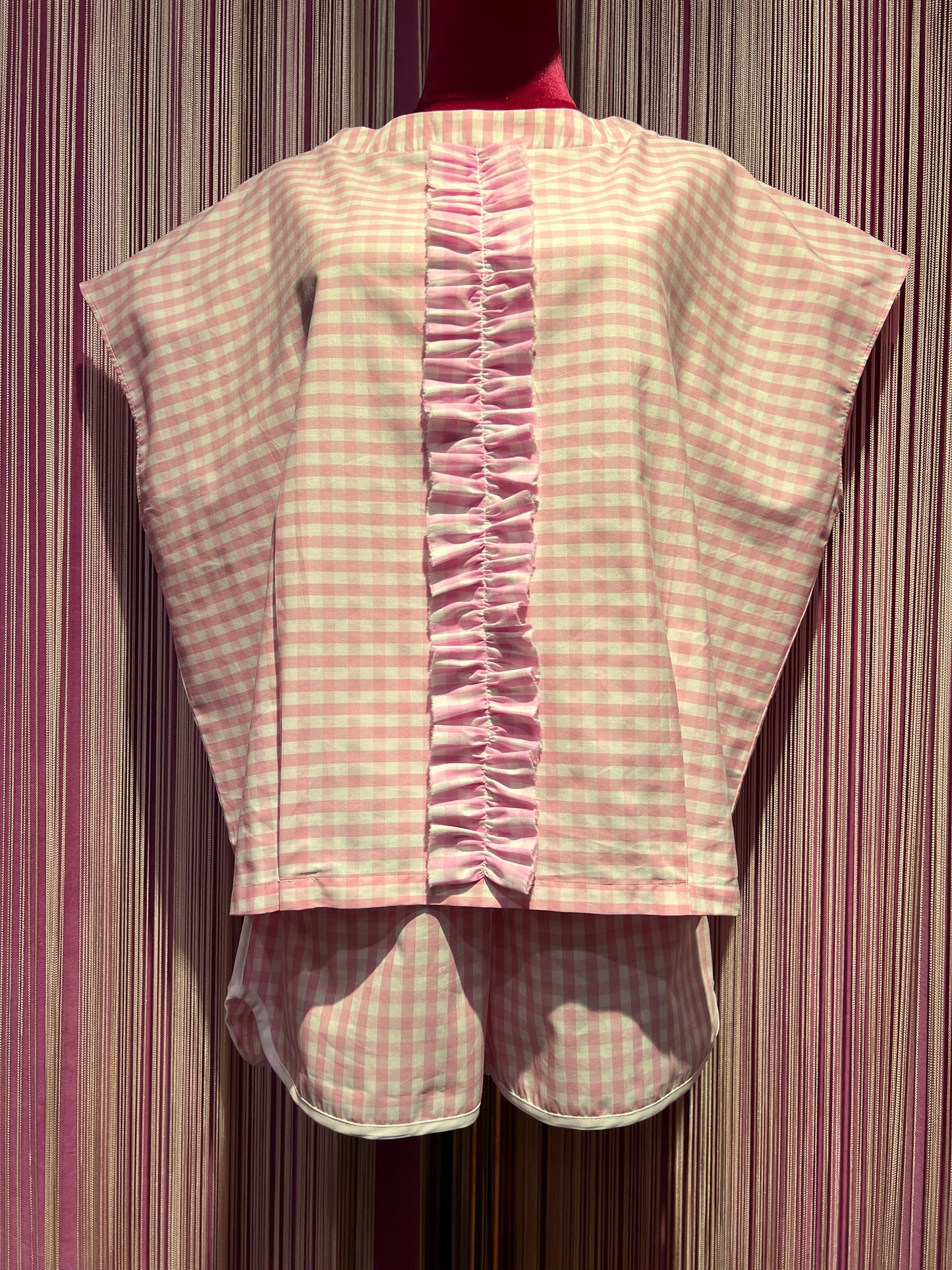 Miki Thumb -50% di sconto completo a quadretti vichy rosa e bianco blusa senza maniche e shorts con tasche ricamate