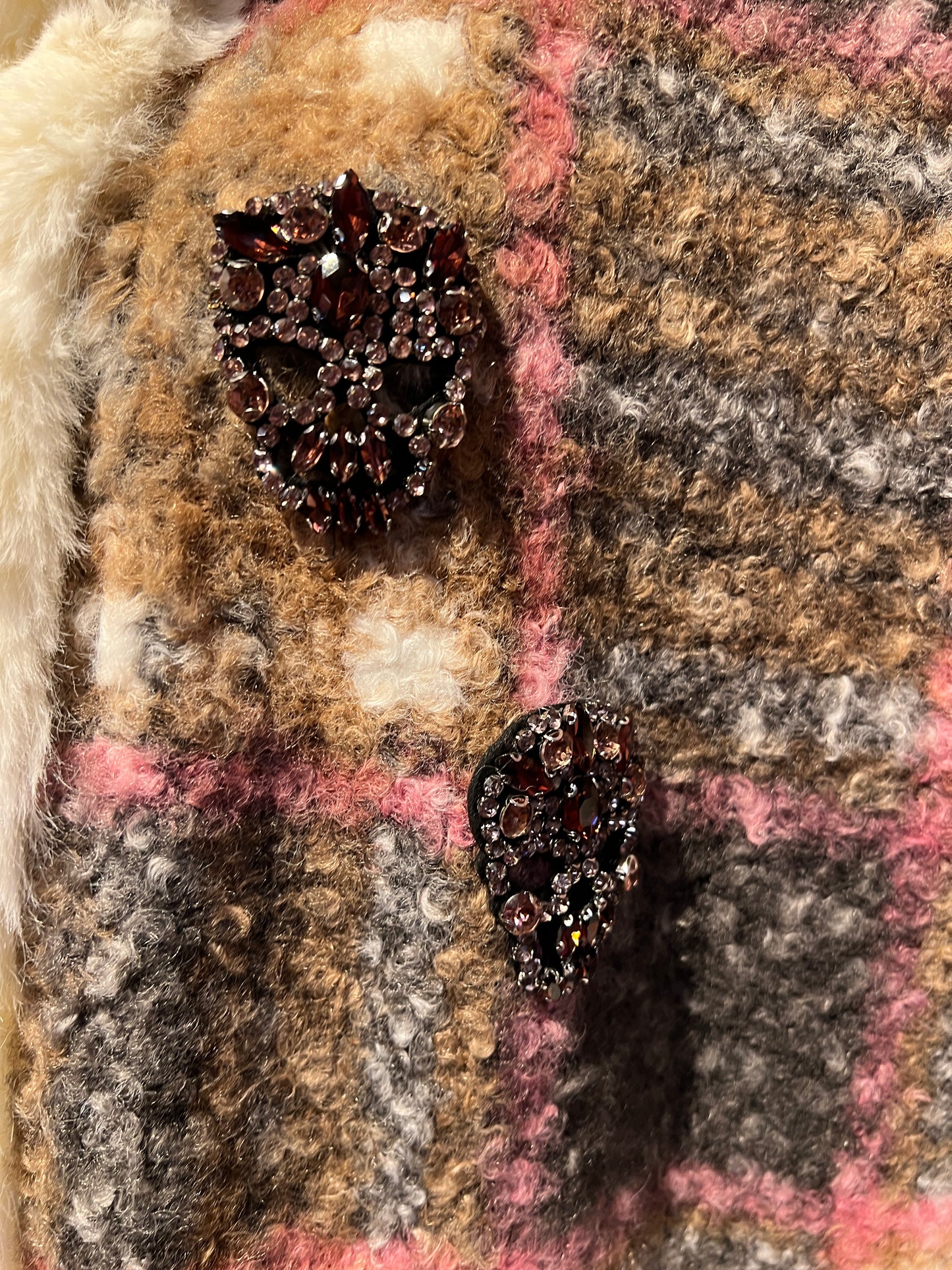 ABpink 🩷 mantella boucle ‘ fantasia tartan con cappuccio , interno in ecopelliccia, patch teschi cristalli