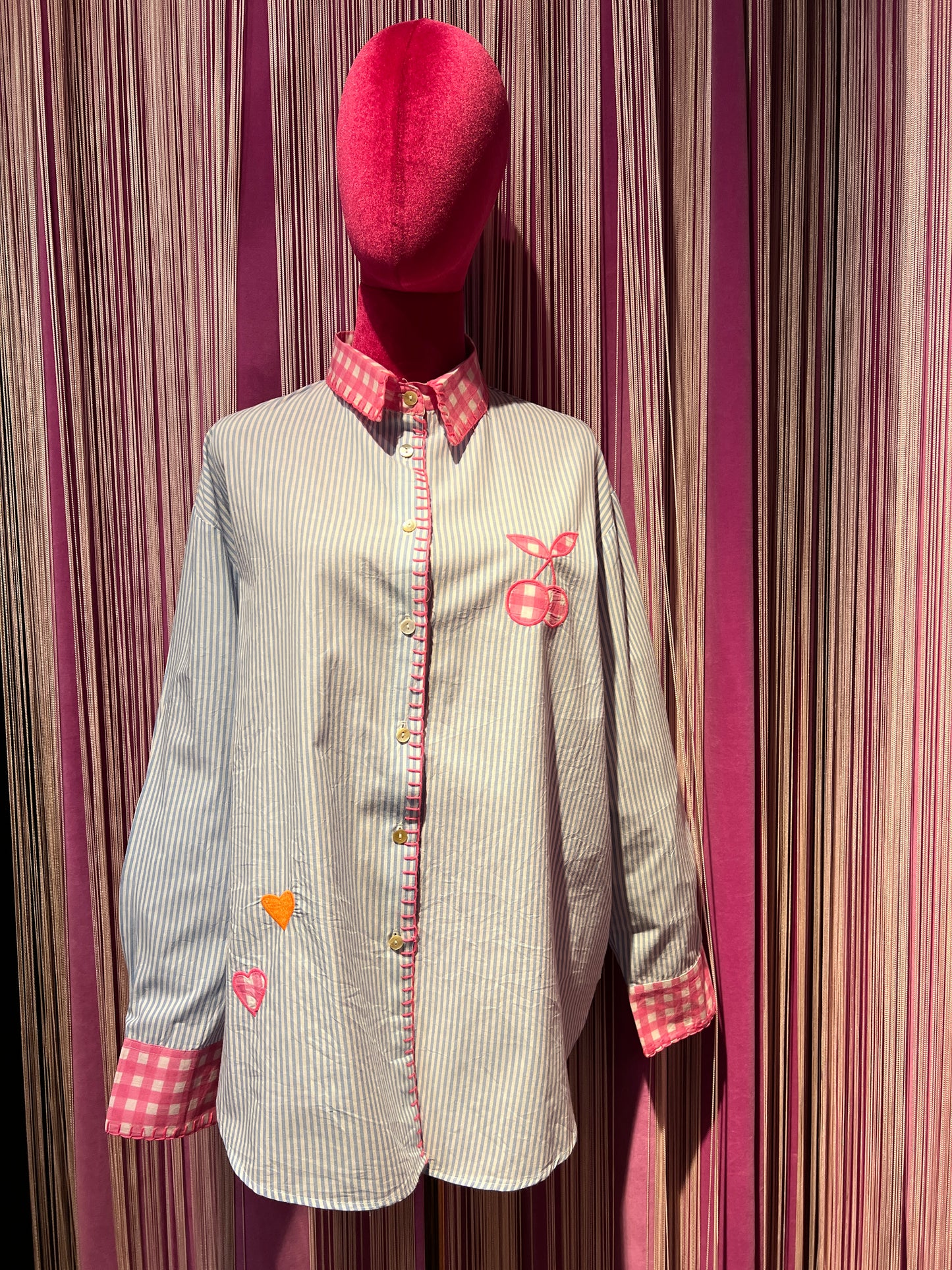 Mon amour Paris camicia righe celesti colletto e polsi a quadretti rosa e bianco che n ciliegie