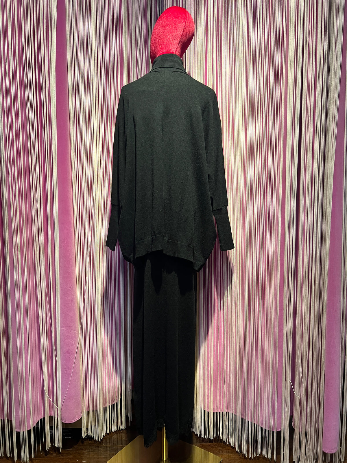 Pink memories completo maglia collo alto nero manica pipistrello e gonna lunga svasata in maglia e pizzo