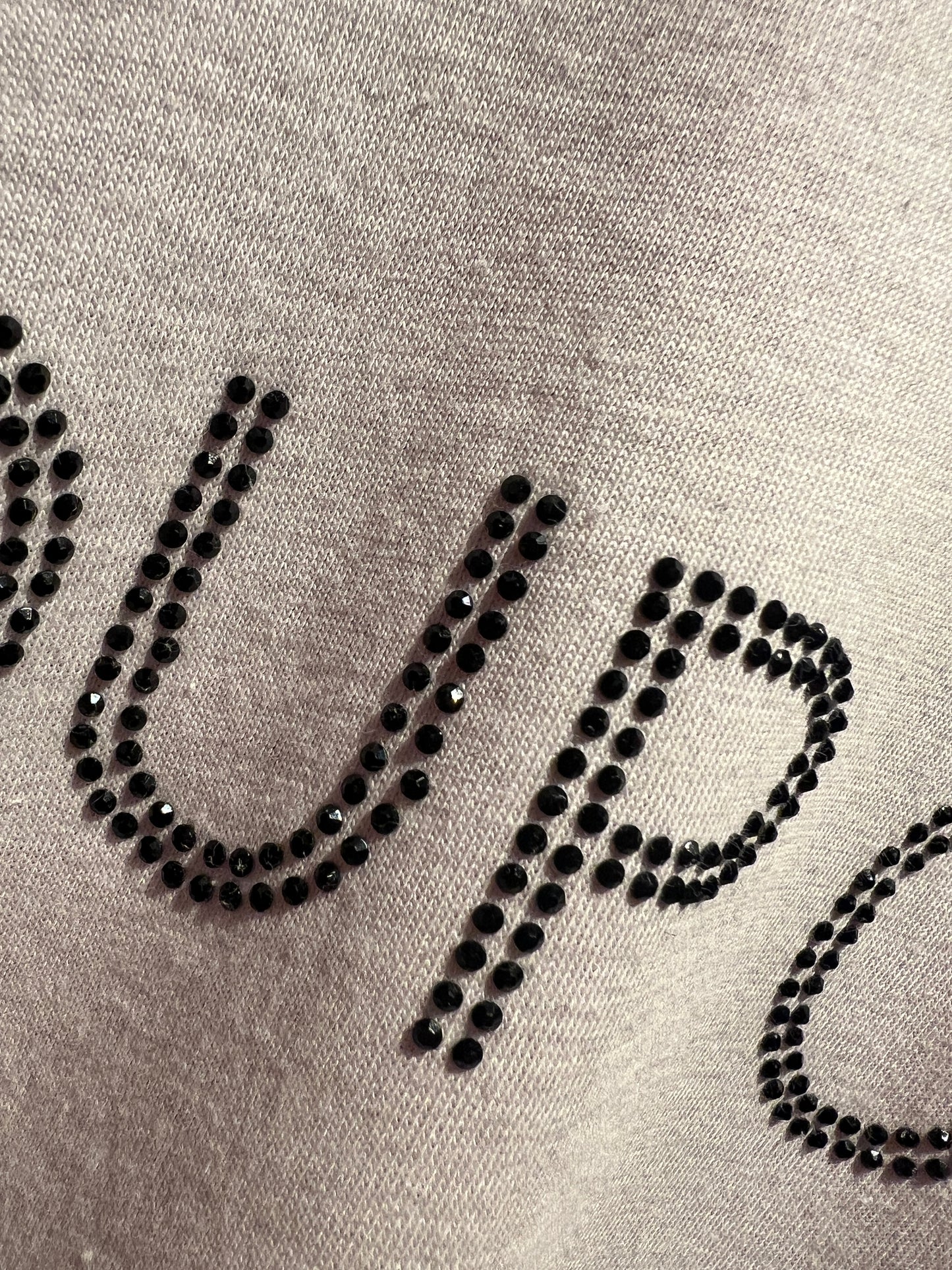 Miss goodlife -20% di sconto  t-shirt oversize bianca manica lunga con scritta cristalli neri “ Soup of the day gin tonic “