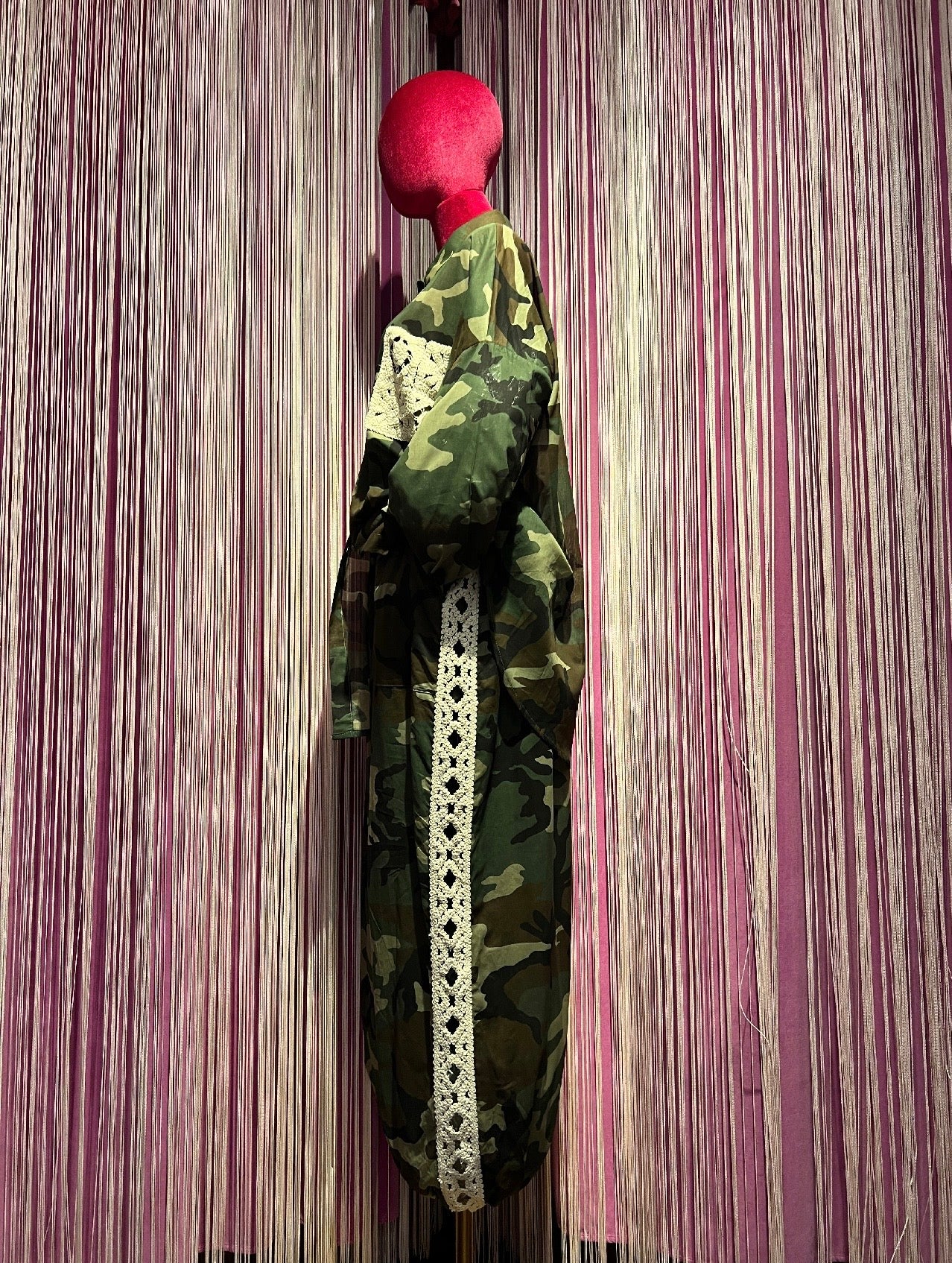 Mon amour Paris completo camouflage con dettagli crochet camicia over con stella nera e pantalone con elastico in vita e caviglia