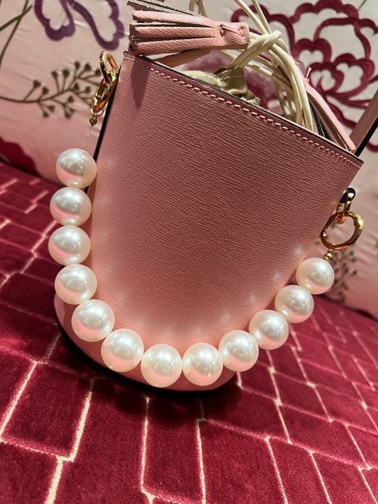 Borsa mini secchiello rosa pelle con decorazione perle e tracollina