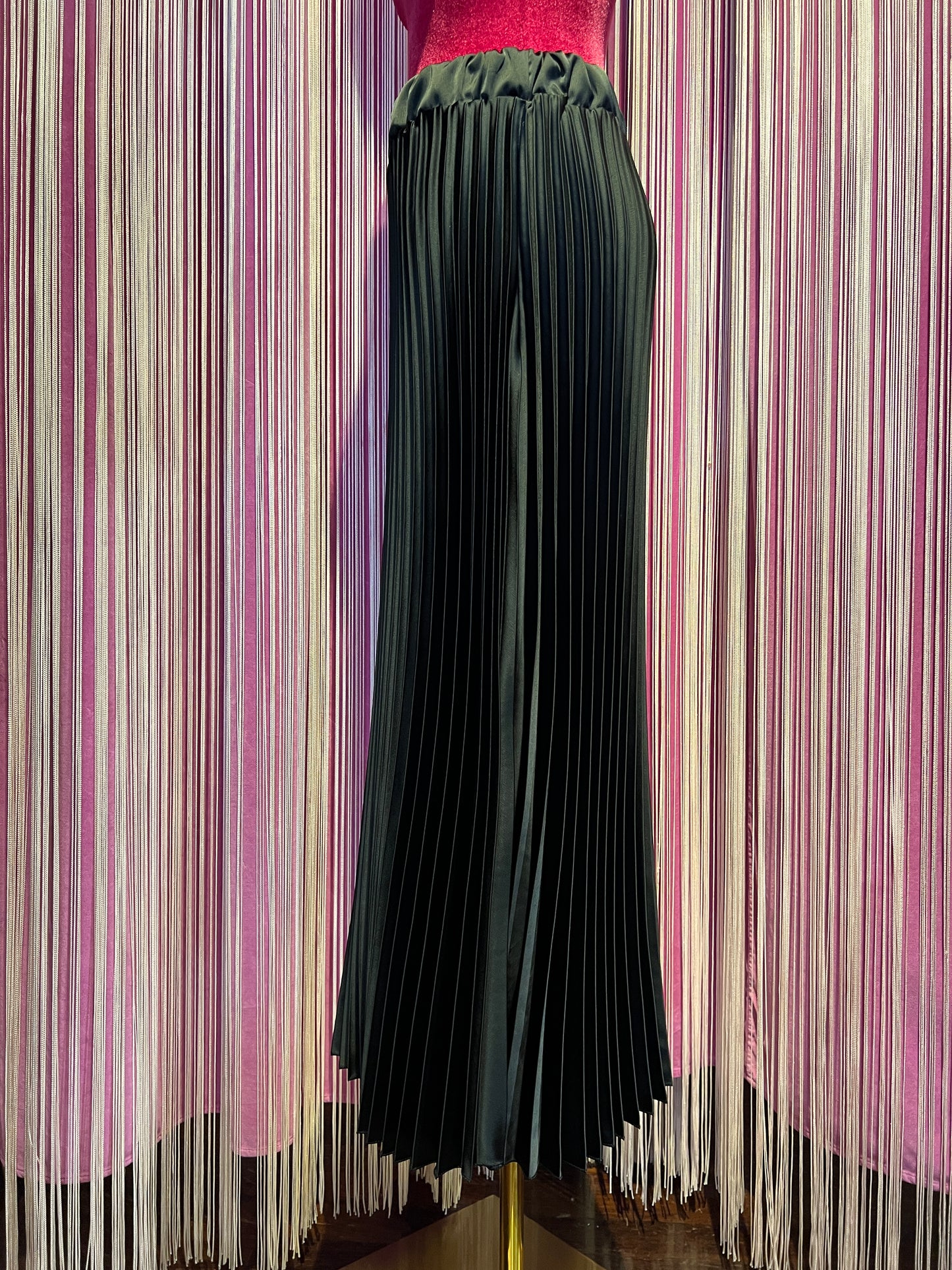 Mon amour Paris gonna satin plisse’ nera con elastico in vita