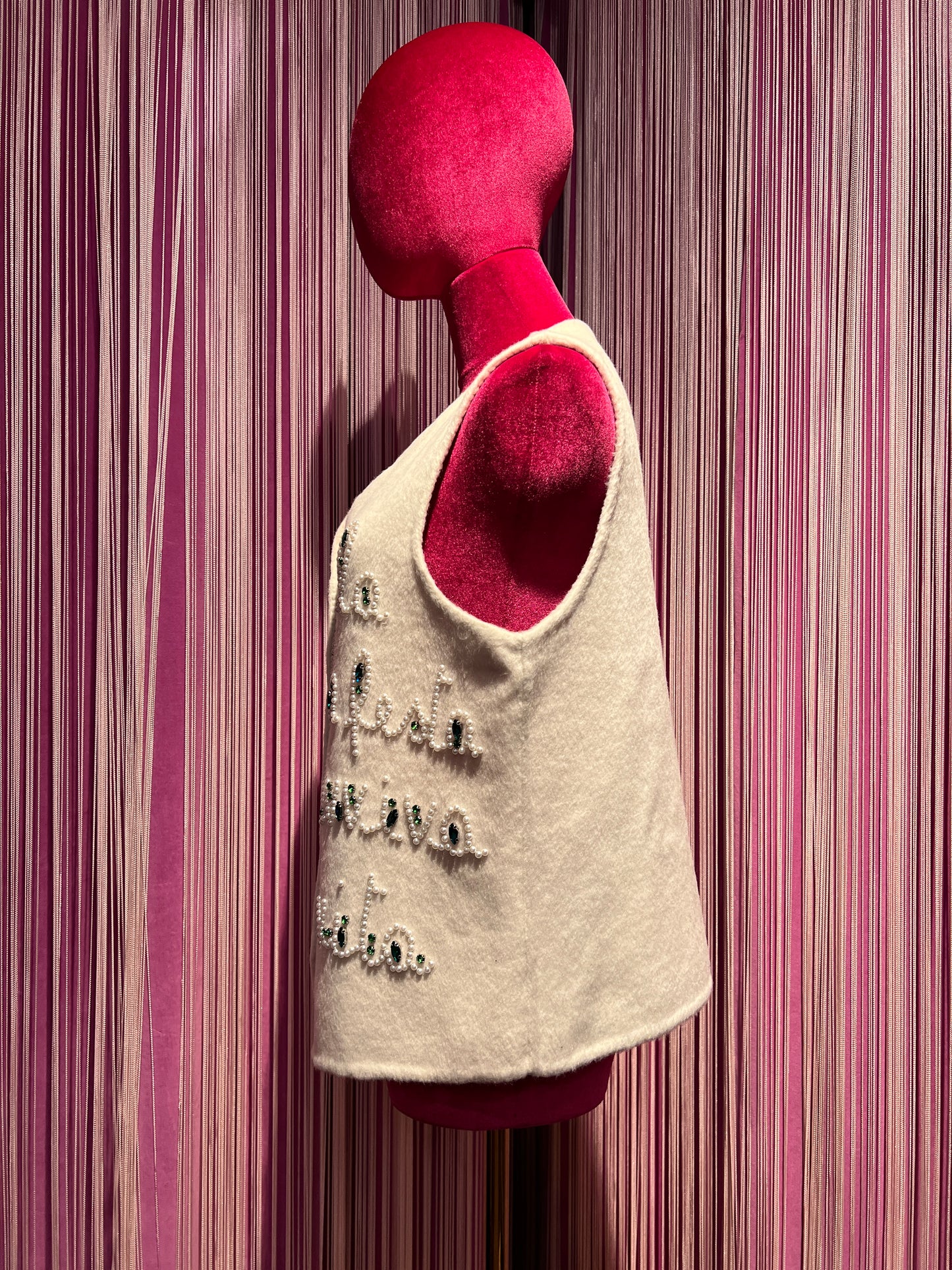 Front street gilet panno panna con scritta perline e cristalli “ Ma la notte la festa è finita evviva la vita”