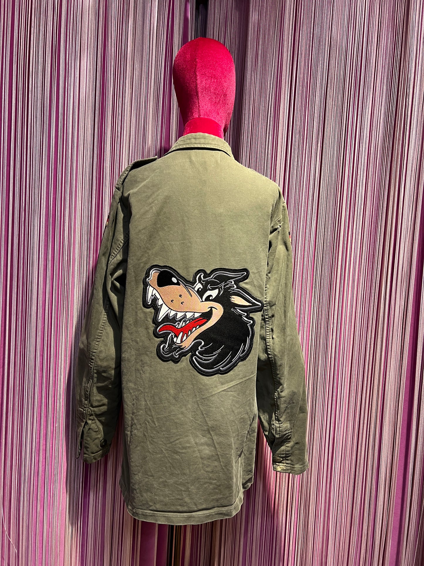 ABpink 🩷 giacca la verdina verde militare unisex con patch lone wolf , topolino