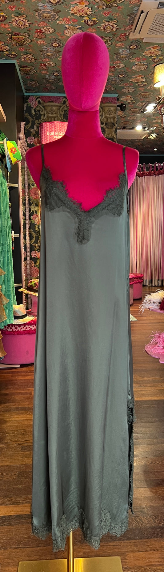 Pink memories-40% di sconto abito sottoveste verde militare con pizzo e spacco laterale