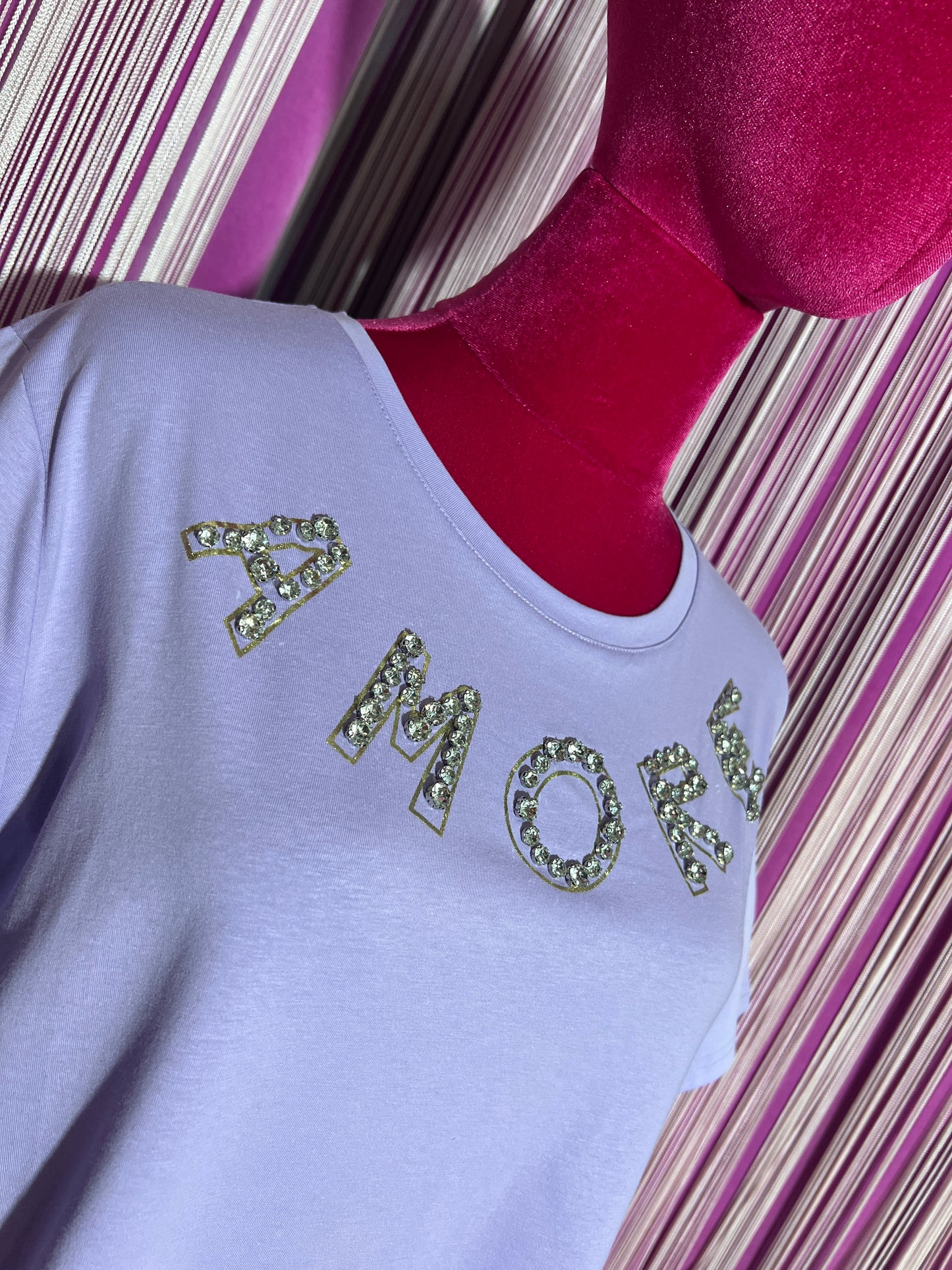 Mon amour Paris sconto -30% t-shirt lilla  mezza manica con scritta “ amore “ cristalli
