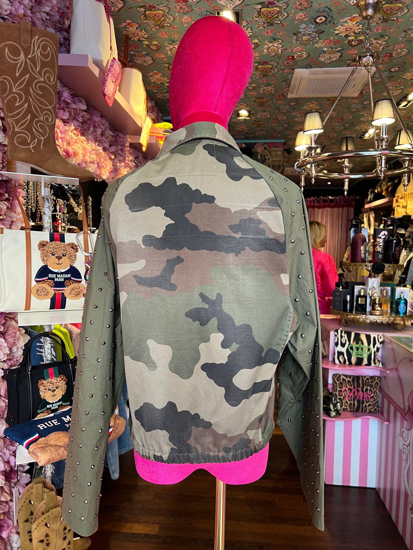 Front street -50%giacca camouflage con applicazioni e maniche verdi militari con borchiette