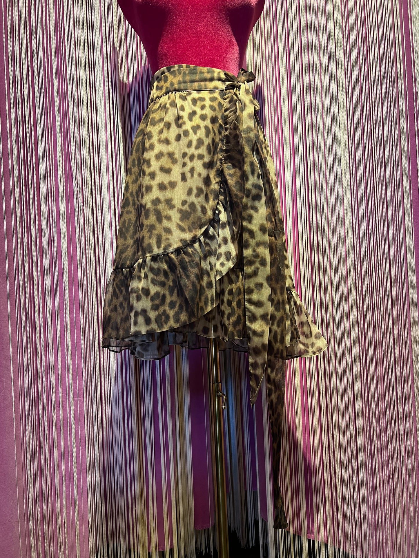 The room completo camicia satin cioccolato e gonna maculata con rouche