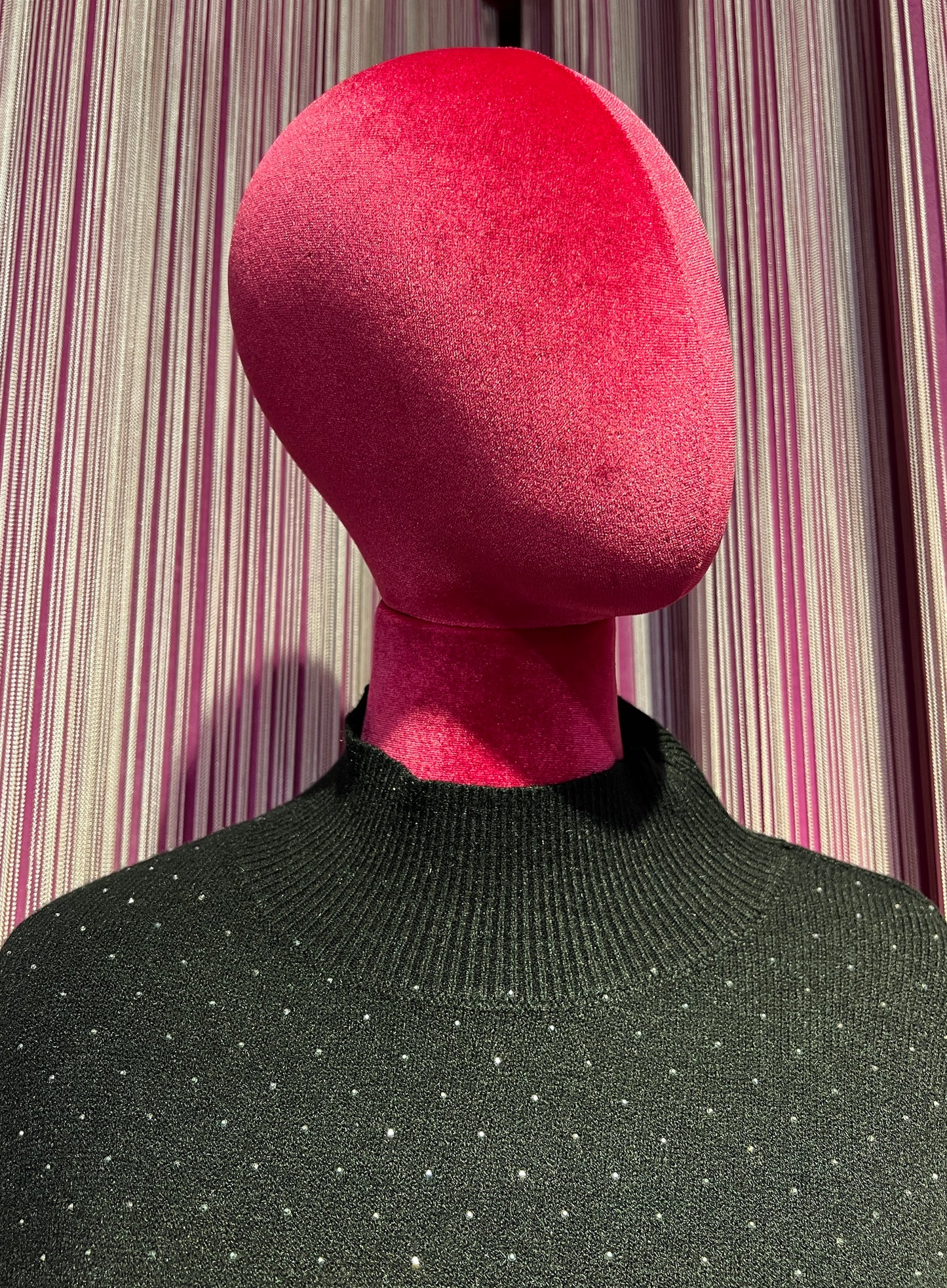 The room completo nero maglia e pantalone pois di cristalli