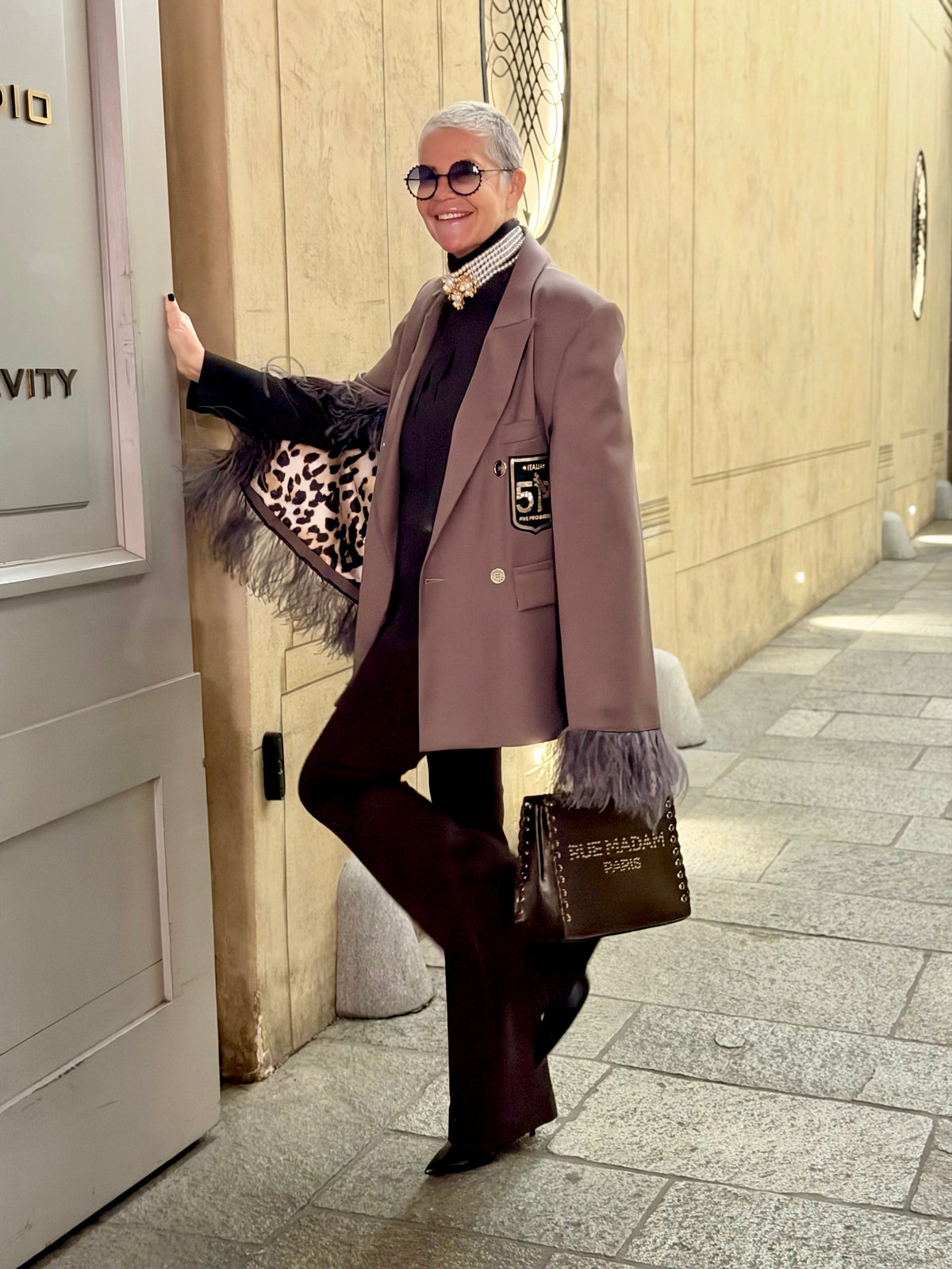 5 Progress giacca doppiopetto  con maniche a kimono con marabou patch sul dietro