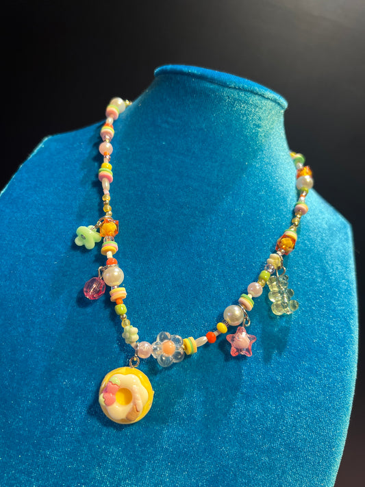 Collana girocollo multicolor con charms fiori orsacchiotti