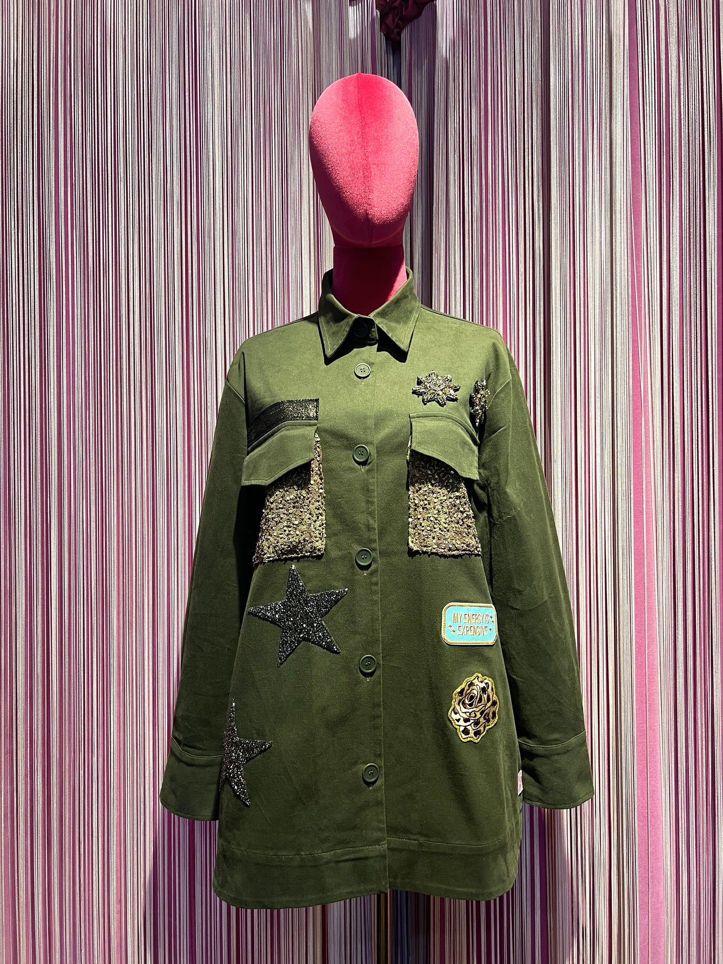 ABpink🩷 giacca Charlotte verde militare con patch tasche paillettes, stelle glitter e tigre sul retro vestibilita’ 40/48