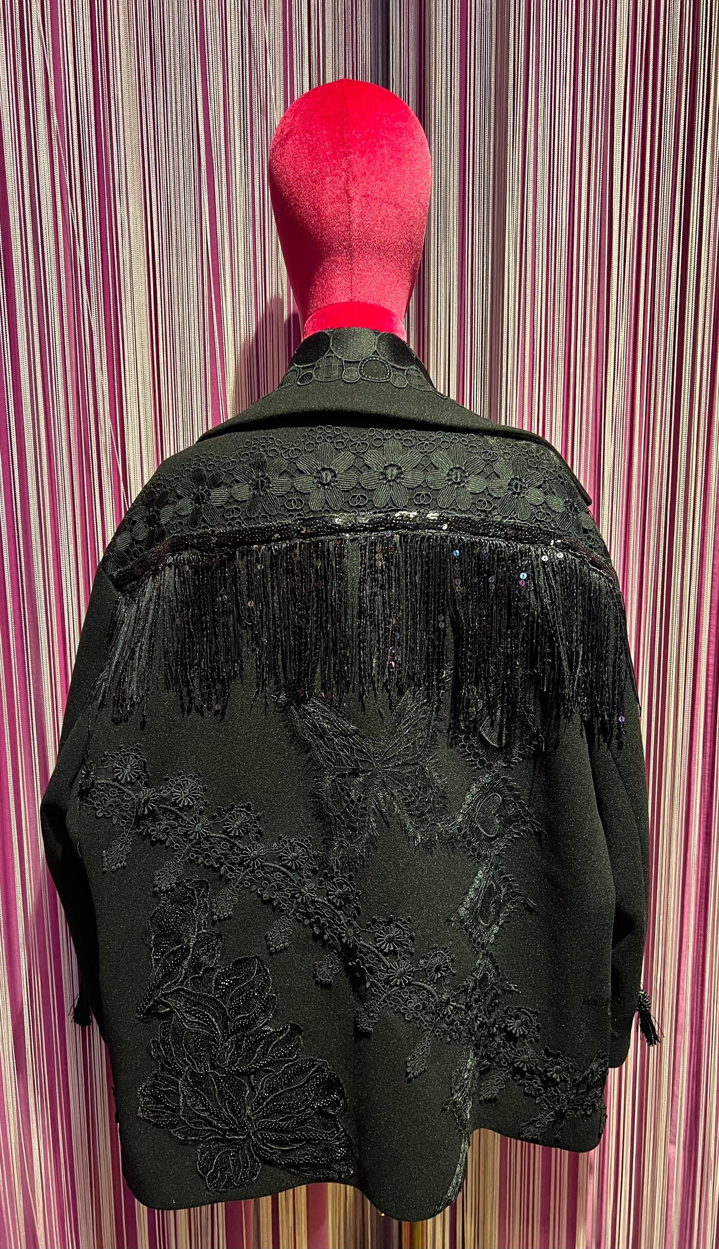 Caban Romantic cappotto nero corto con applicazioni rose e farfalle