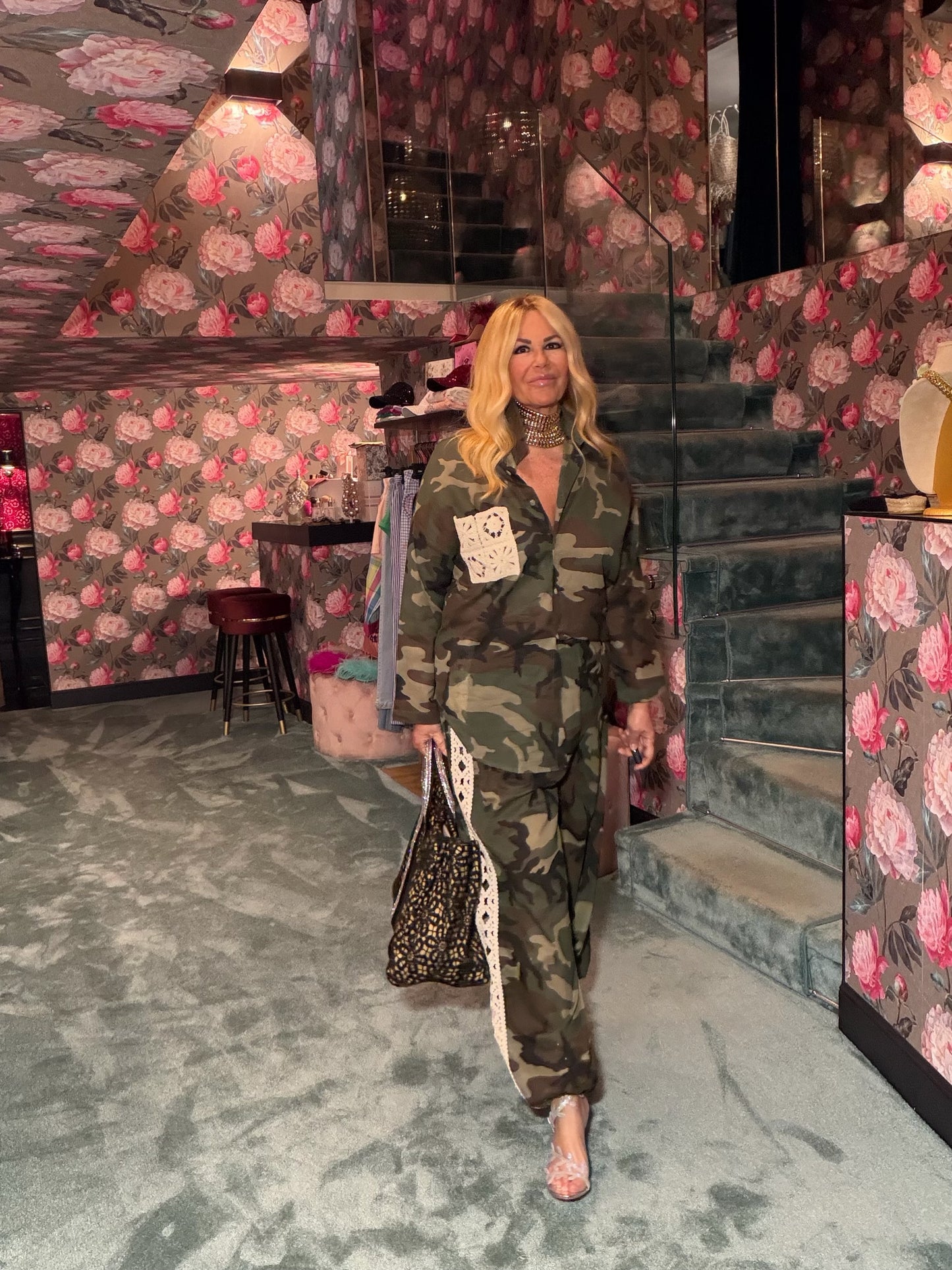 Mon amour Paris completo camouflage con dettagli crochet , camicia over e pantalone con elastico in vita e caviglia
