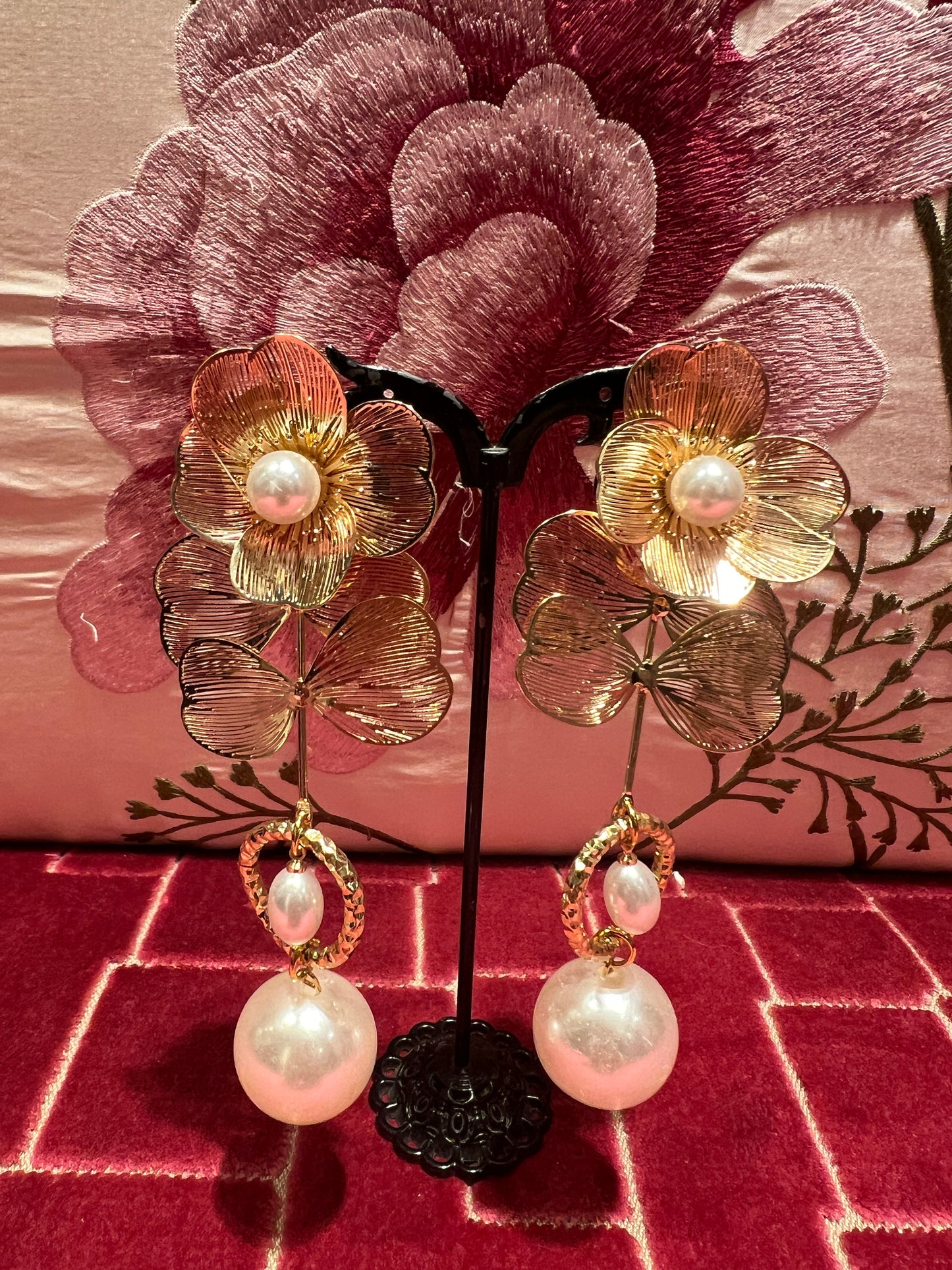 Orecchini con clips fiore oro e perle