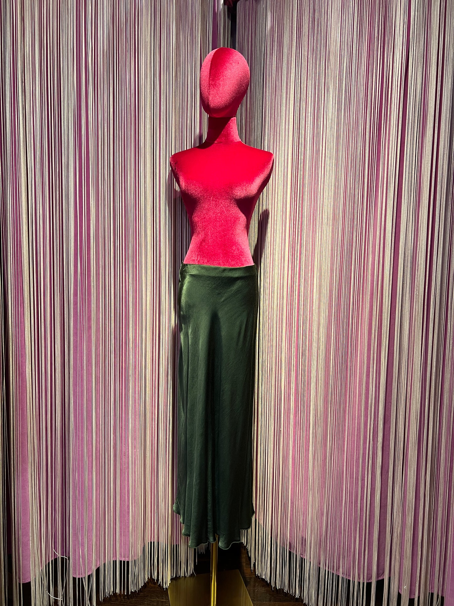 Love & roses gonna a sirena in satin verde militare con elastico in vita