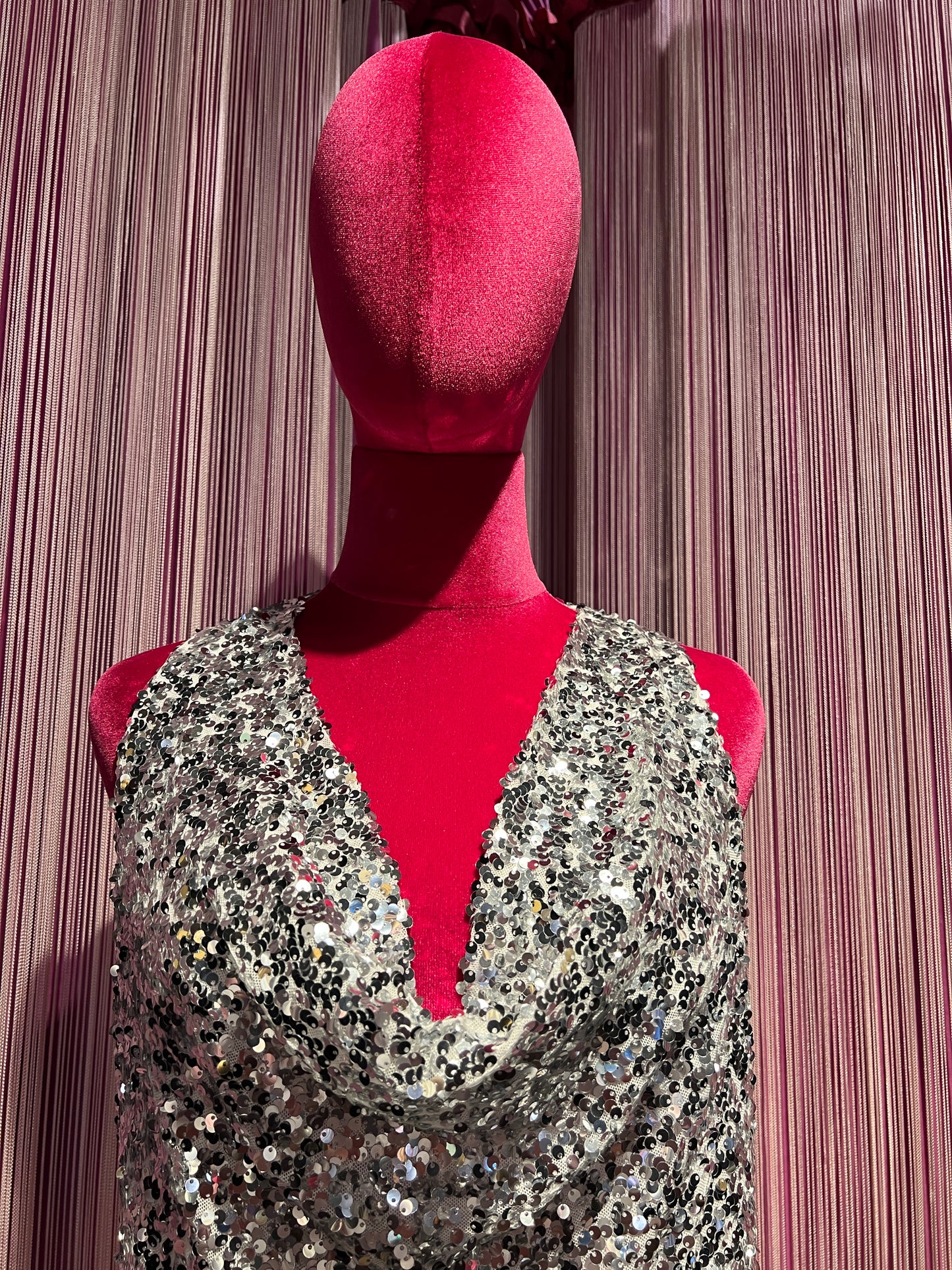 The room canotta paillettes scollo drappeggiato argento
