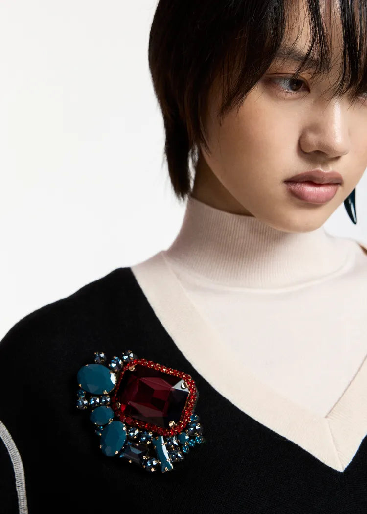 Essentiel antwerp spilla con pietre blu scuro e rosa