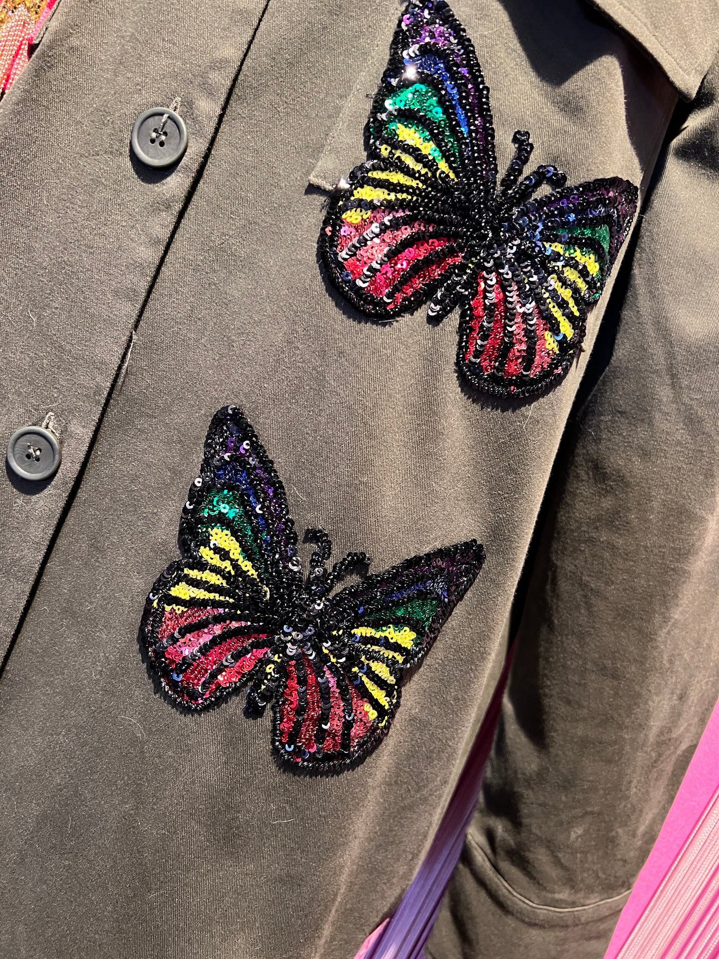 ABpink🩷 giacca Charlotte verde militare  con patch farfalle sul retro due tigri fucsia vestibilita’ 40/48