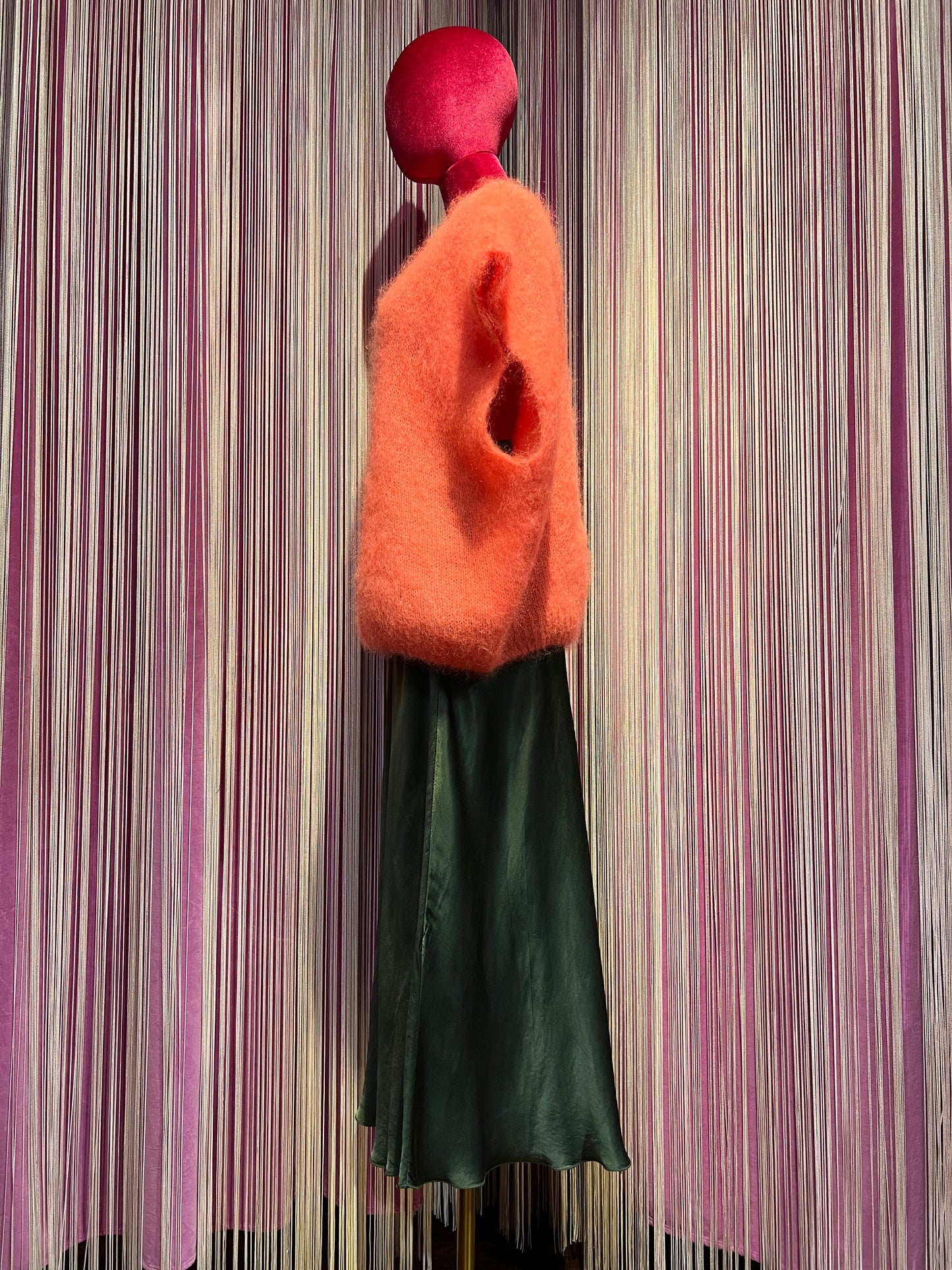 Love & roses completo gilet over mohair arancio  e gonna verde militare a sirena in satin con elastico in vita