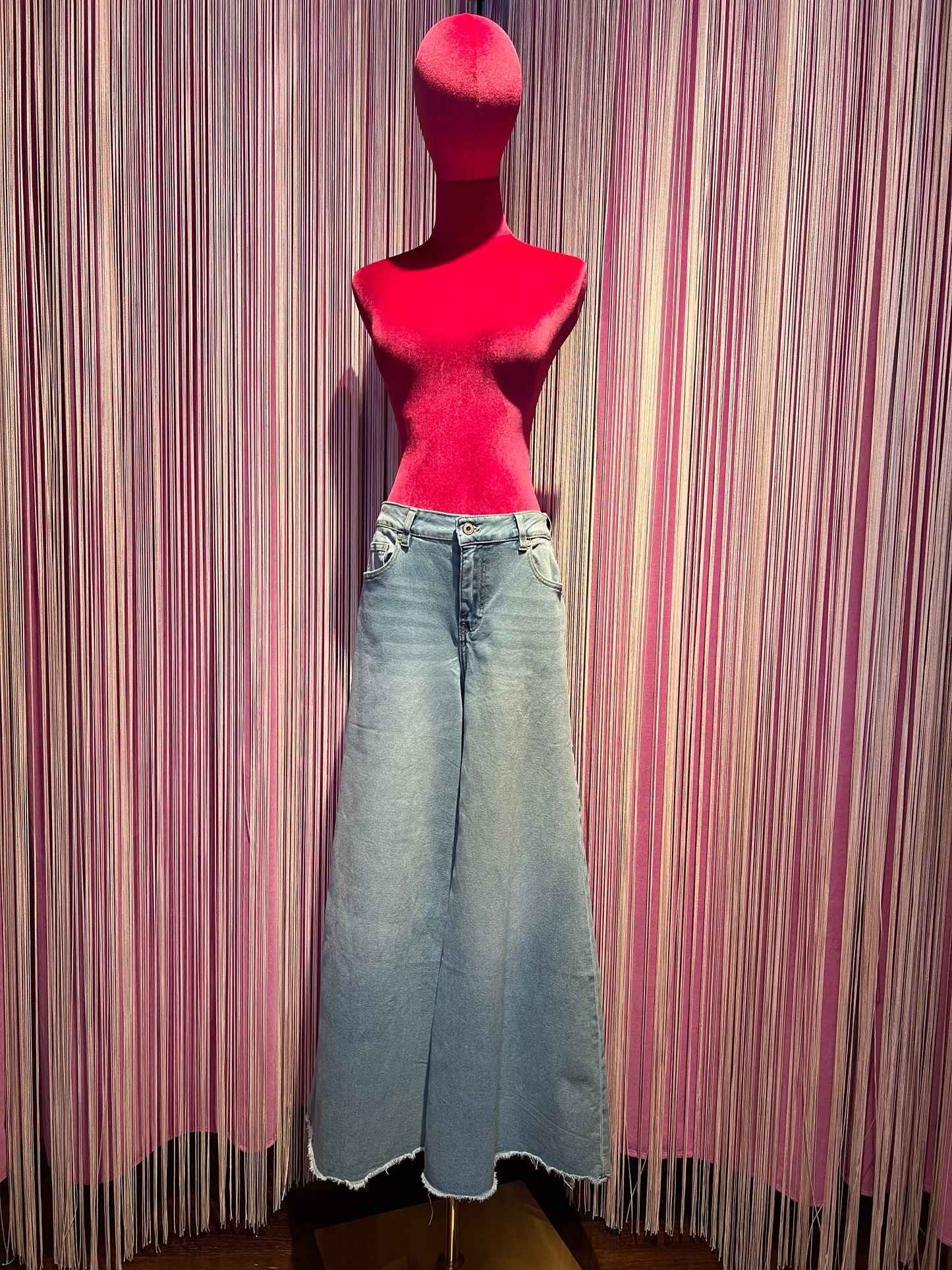 Love & roses -50 % di sconto  jeans denim chiaro a palazzo sfrangiato