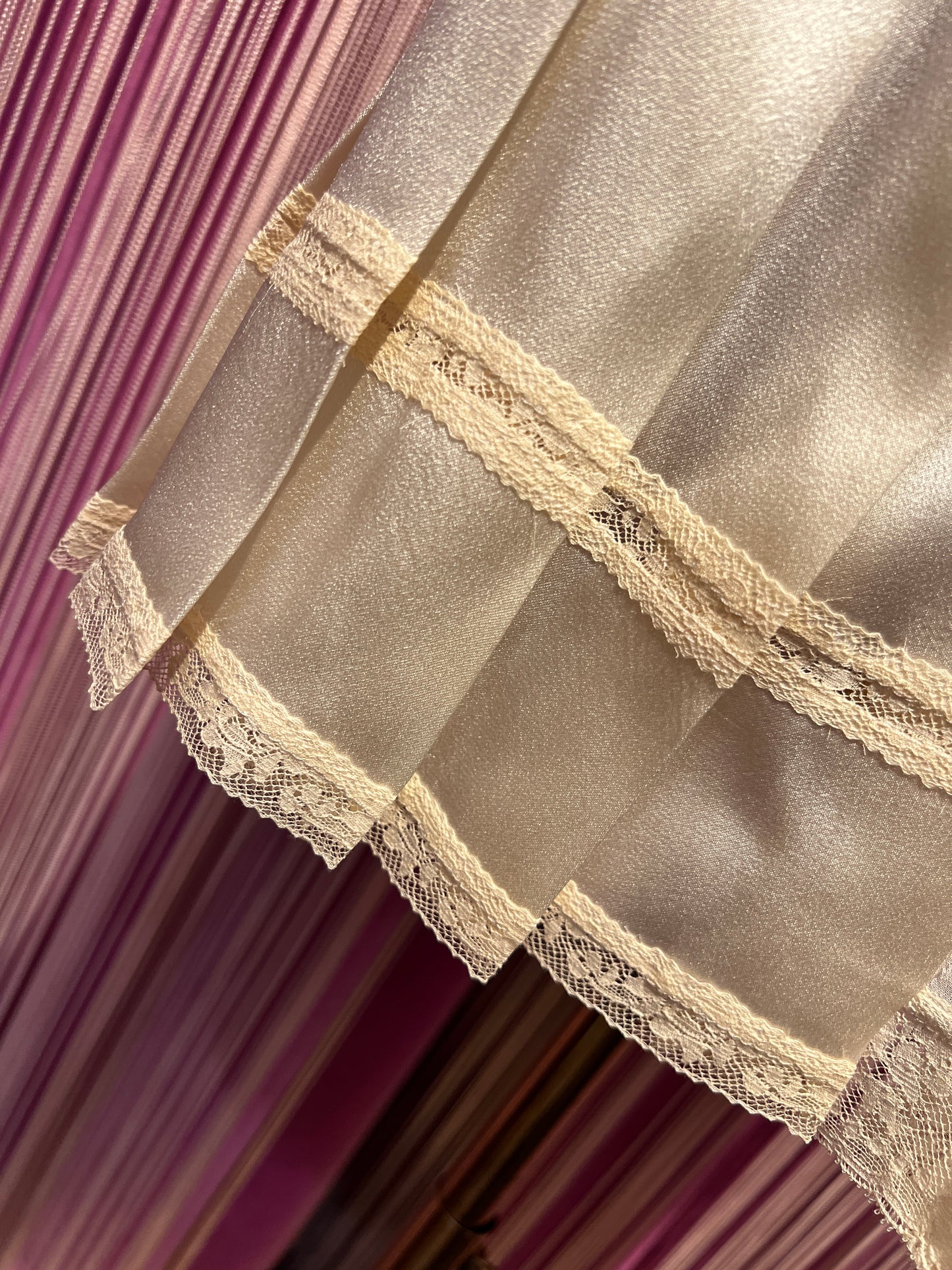 Semicouture -40% di sconto abito smanicato in georgette e raso con parte sottostante a pieghe bordate pizzo